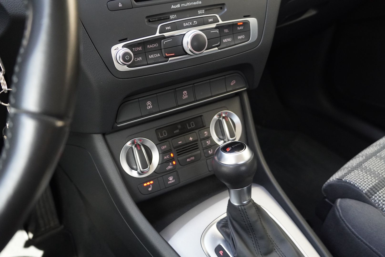 AUDI Q3 2.0 TDI quattro S-tronic-image-15