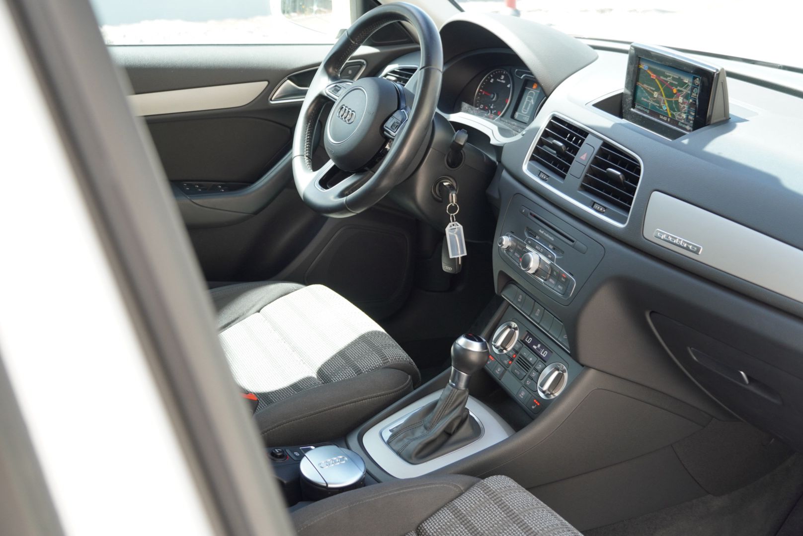 AUDI Q3 2.0 TDI quattro S-tronic-image-18