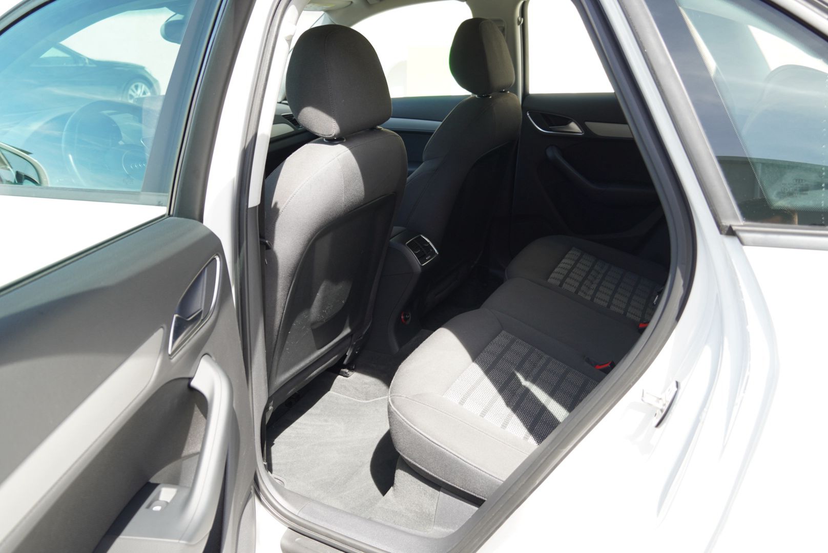 AUDI Q3 2.0 TDI quattro S-tronic-image-21