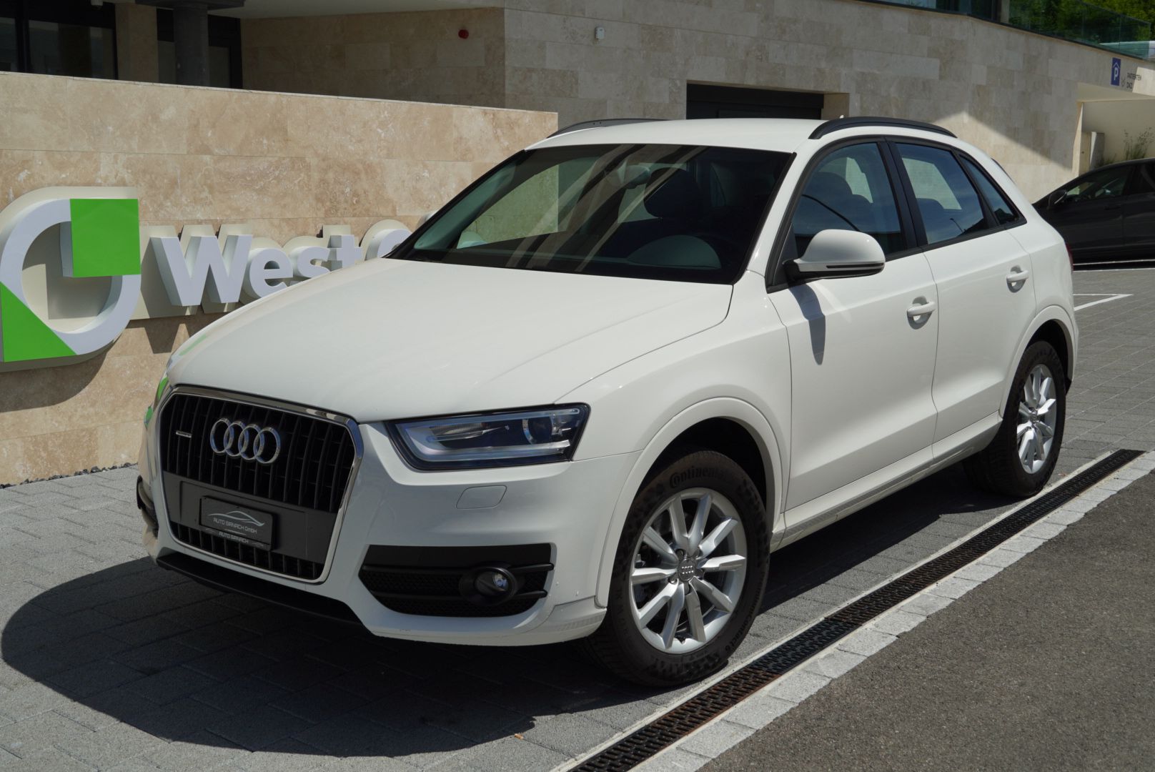 AUDI Q3 2.0 TDI quattro S-tronic-showroom-element-1