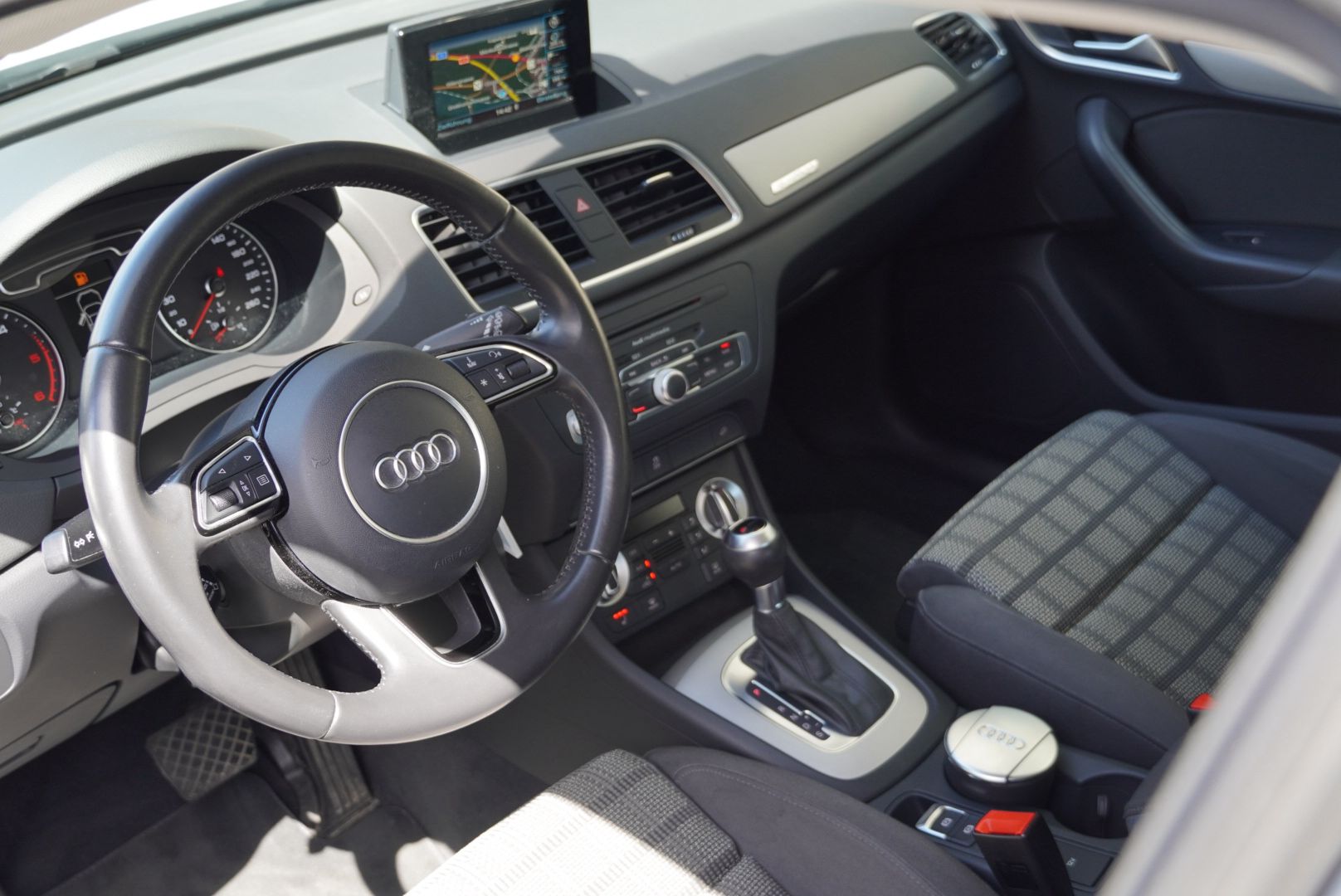 AUDI Q3 2.0 TDI quattro S-tronic-image-13