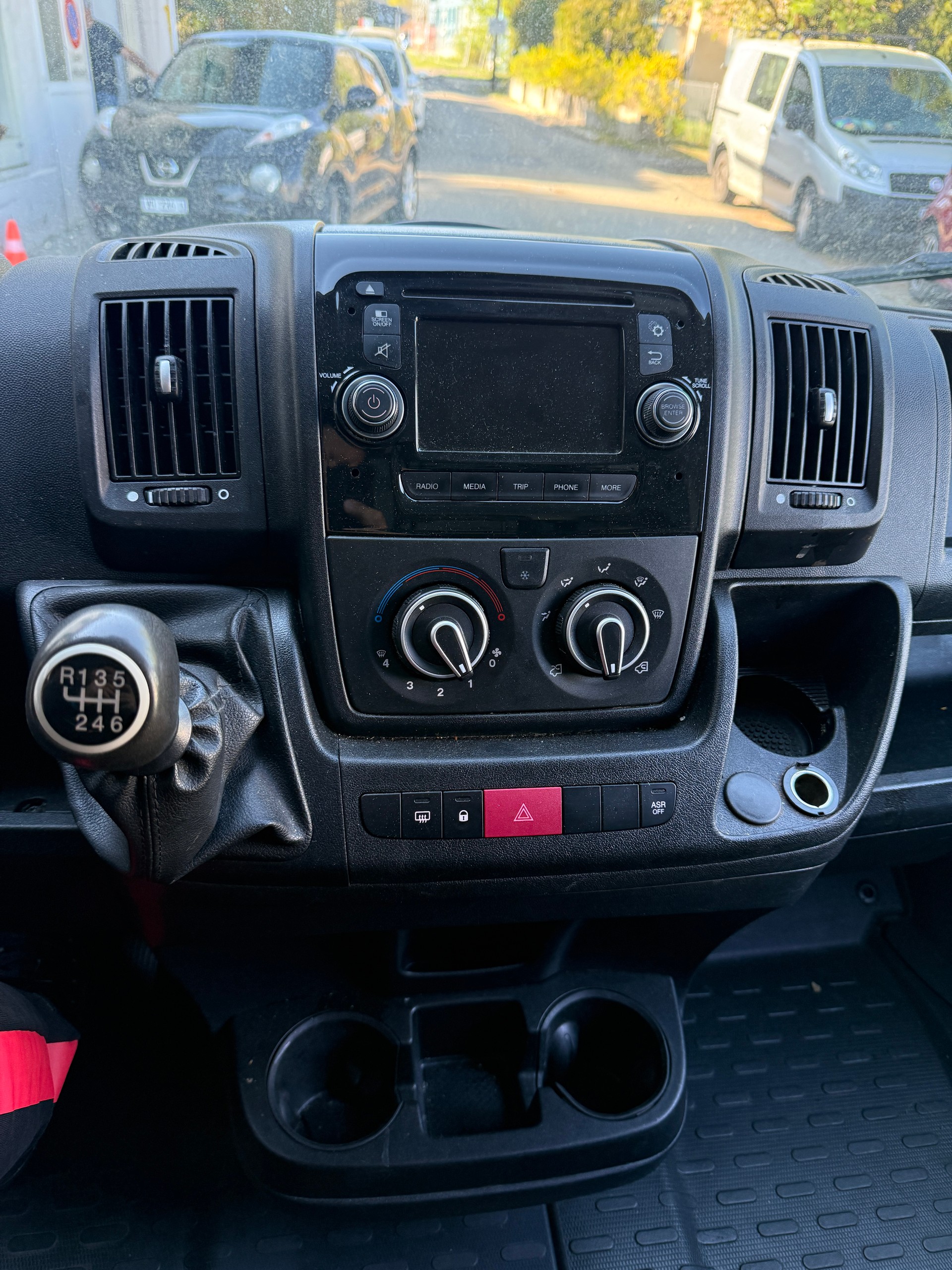 PEUGEOT Boxer 2.0 HDI 333 Active L2H1-image-7