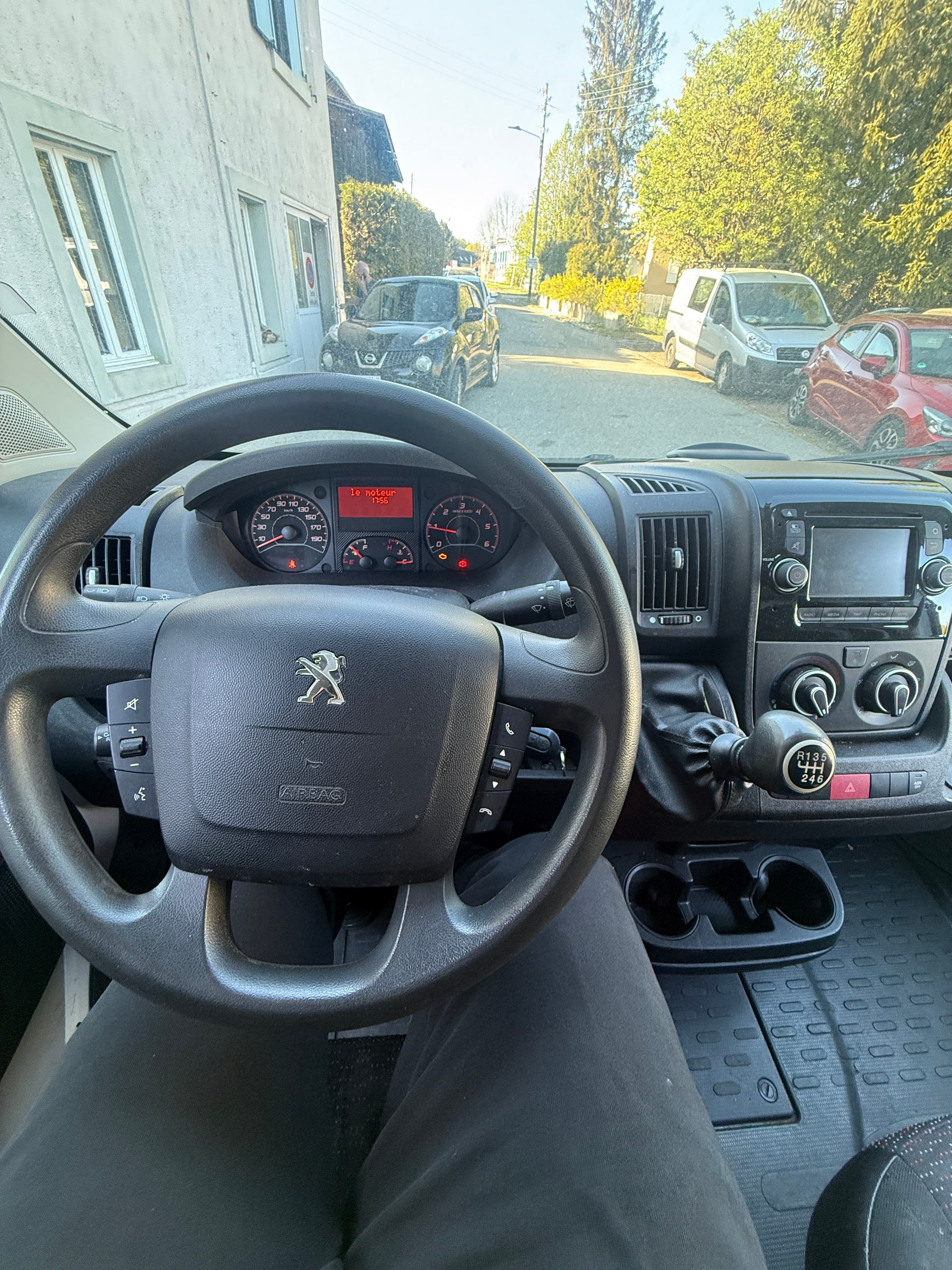PEUGEOT Boxer 2.0 HDI 333 Active L2H1-image-6