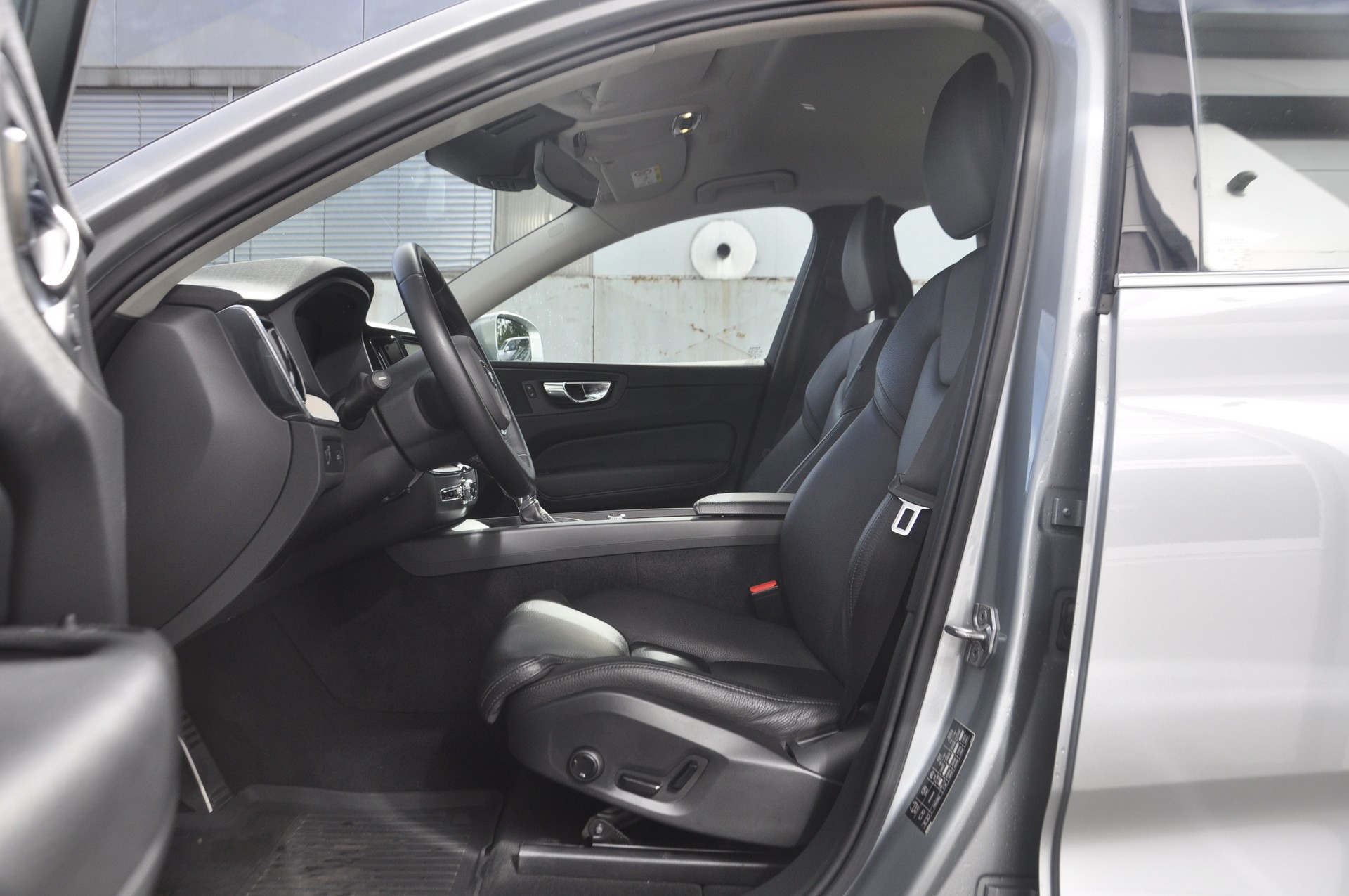 VOLVO XC60 D4 AWD Inscription Geartronic-image-4