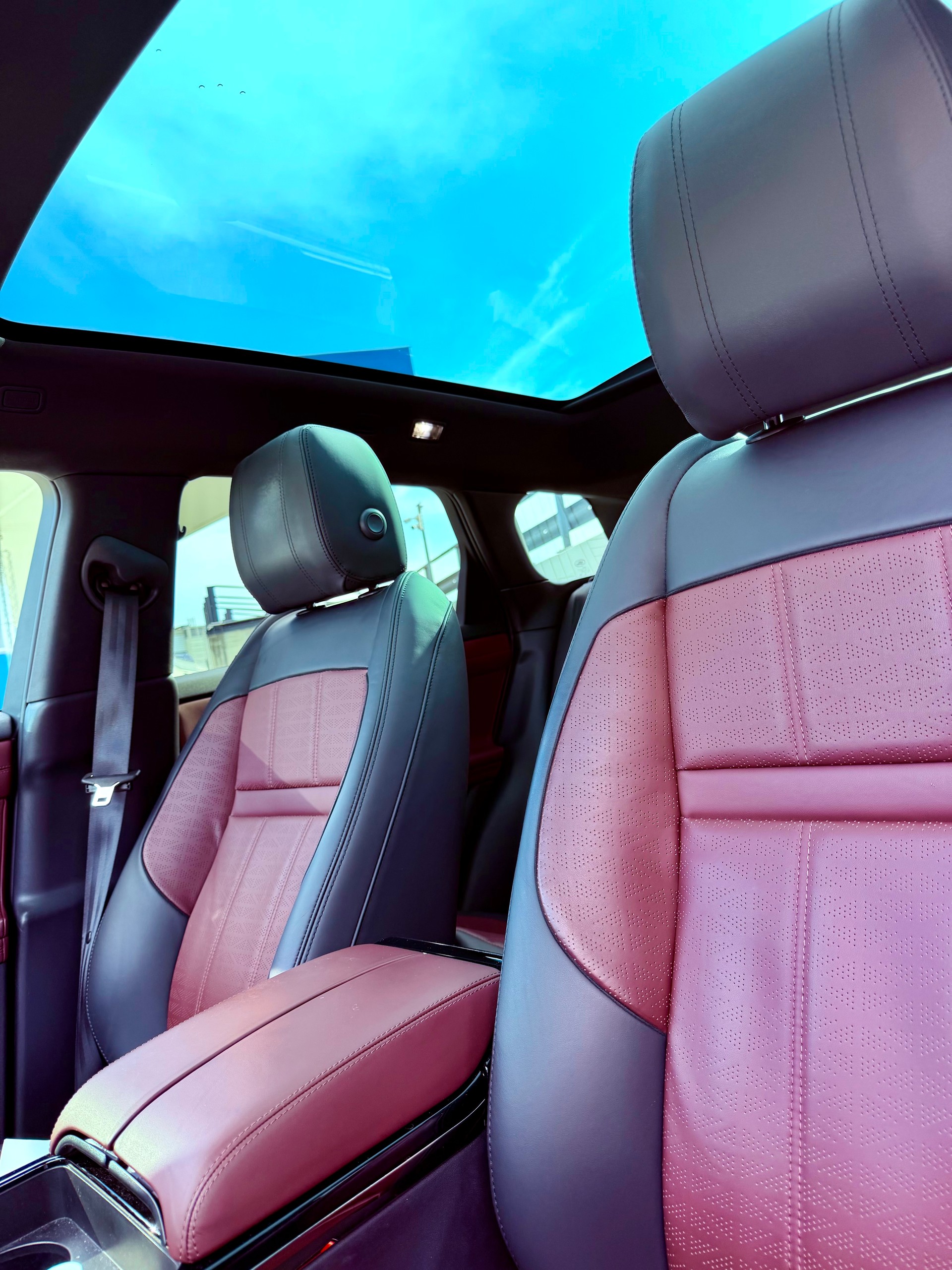 LAND ROVER 2.0 T R-Dynamic SE-image-4
