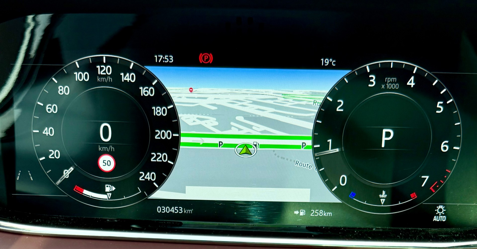 LAND ROVER 2.0 T R-Dynamic SE-image-5