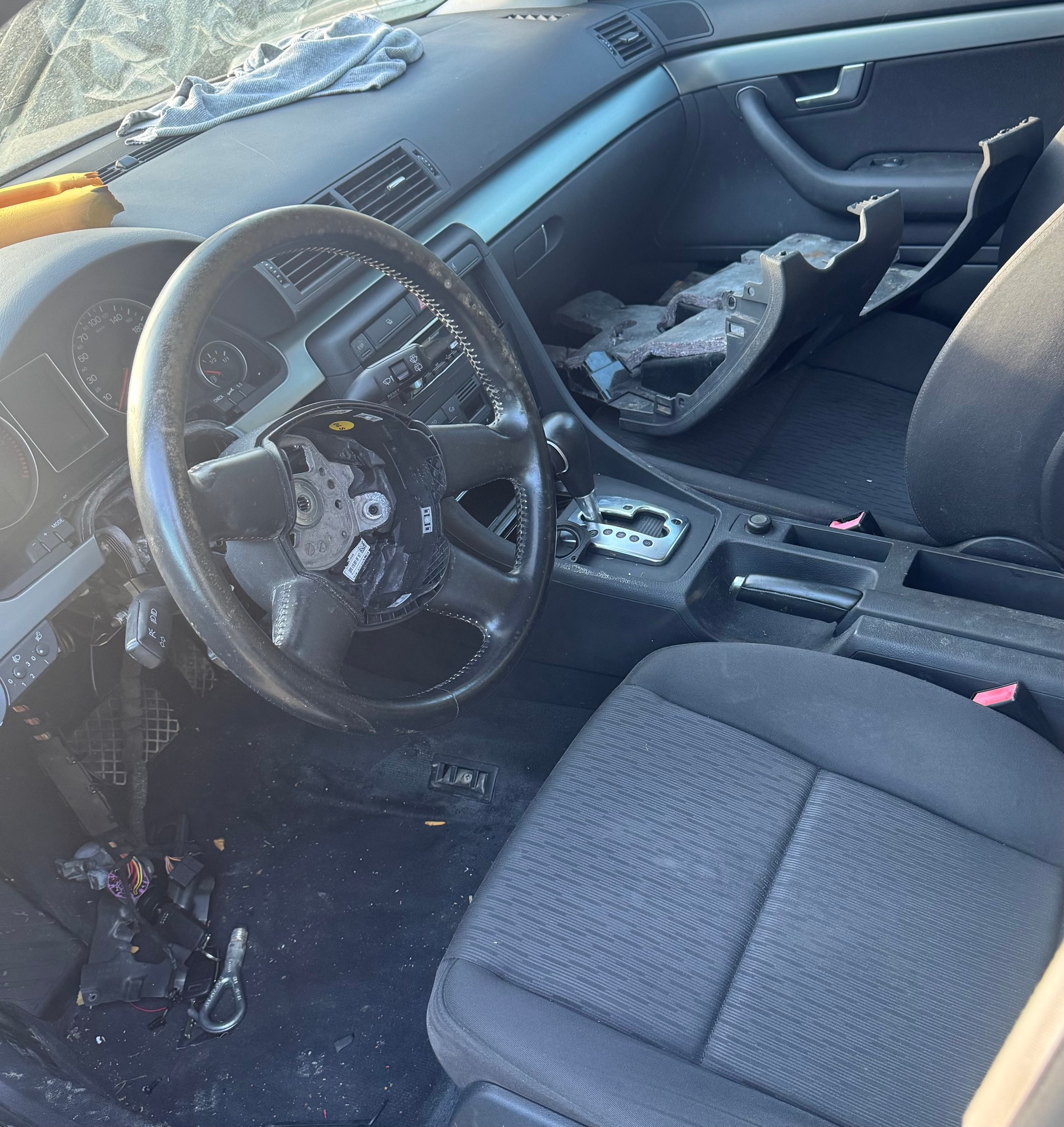 AUDI A4 Avant 2.0 TDI-image-2