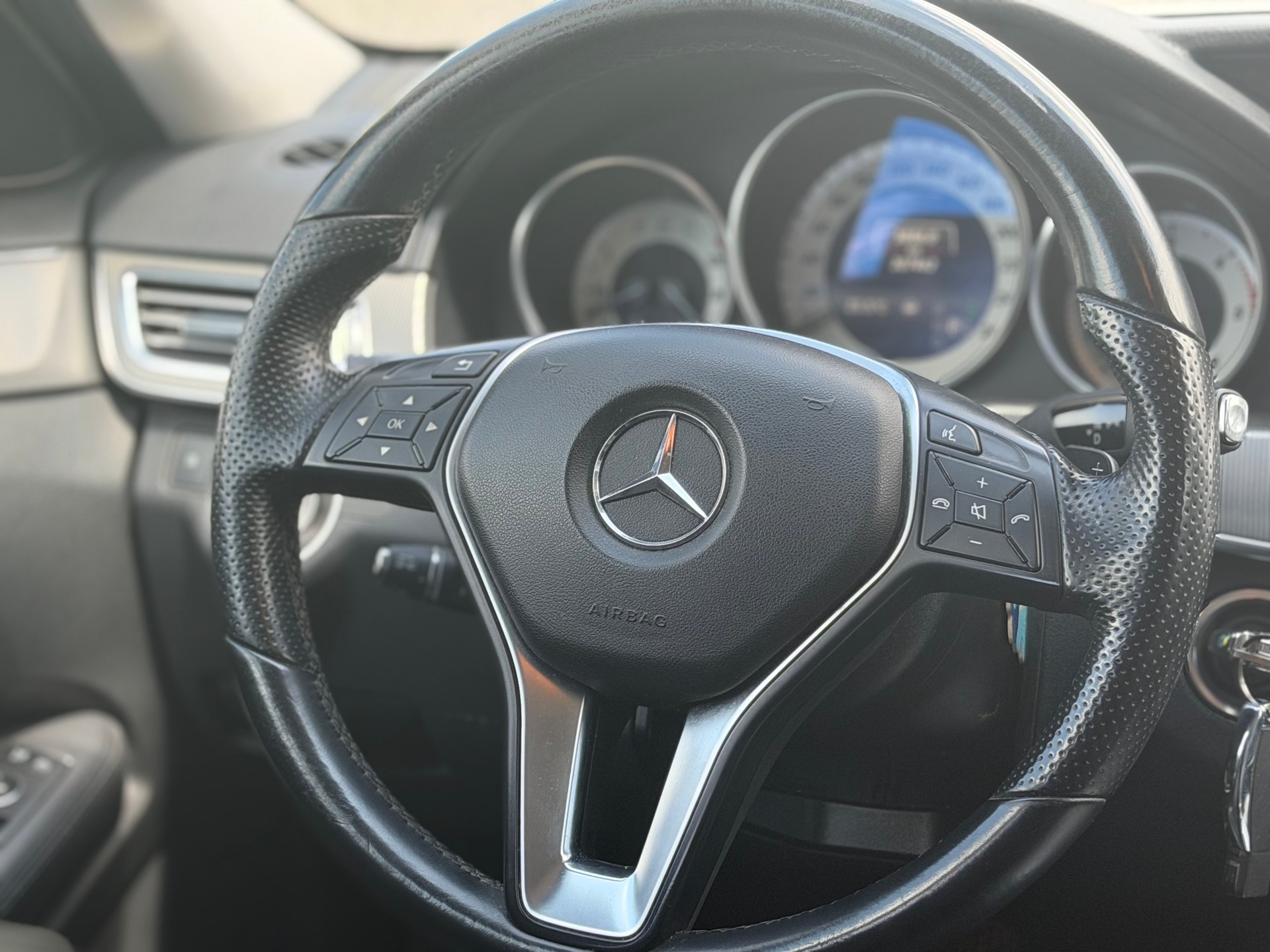 MERCEDES-BENZ E 350 BlueTEC Elégance 4Matic 7G-Tronic-image-8