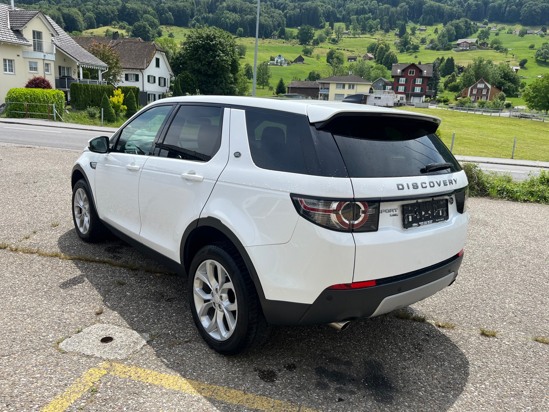 LAND ROVER Discovery Sport 2.0 TD4 Advantage AT9-image-3