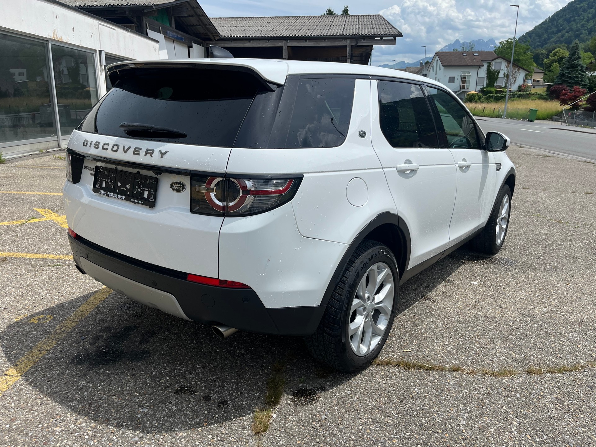 LAND ROVER Discovery Sport 2.0 TD4 Advantage AT9-image-4