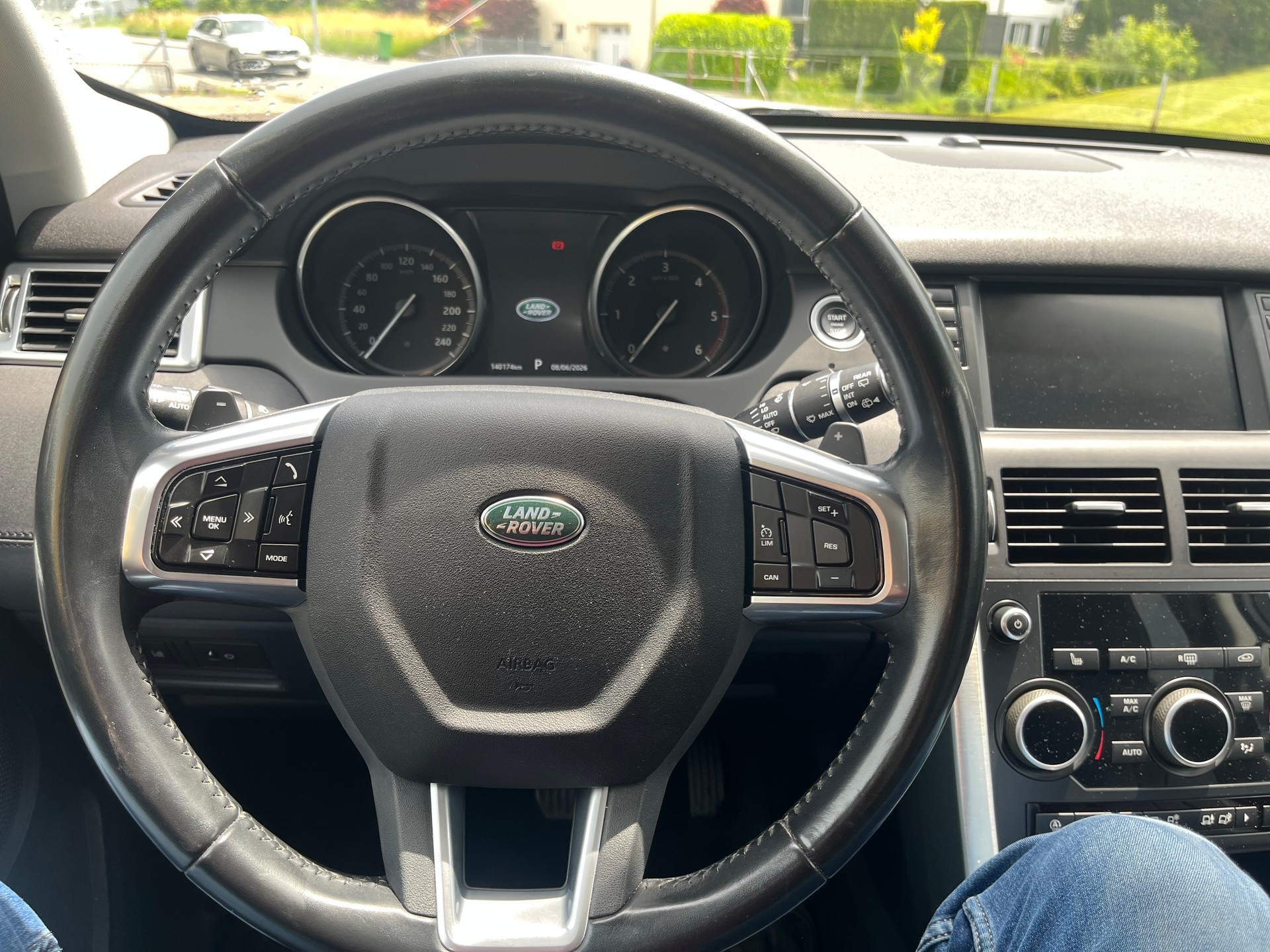 LAND ROVER Discovery Sport 2.0 TD4 Advantage AT9-image-8