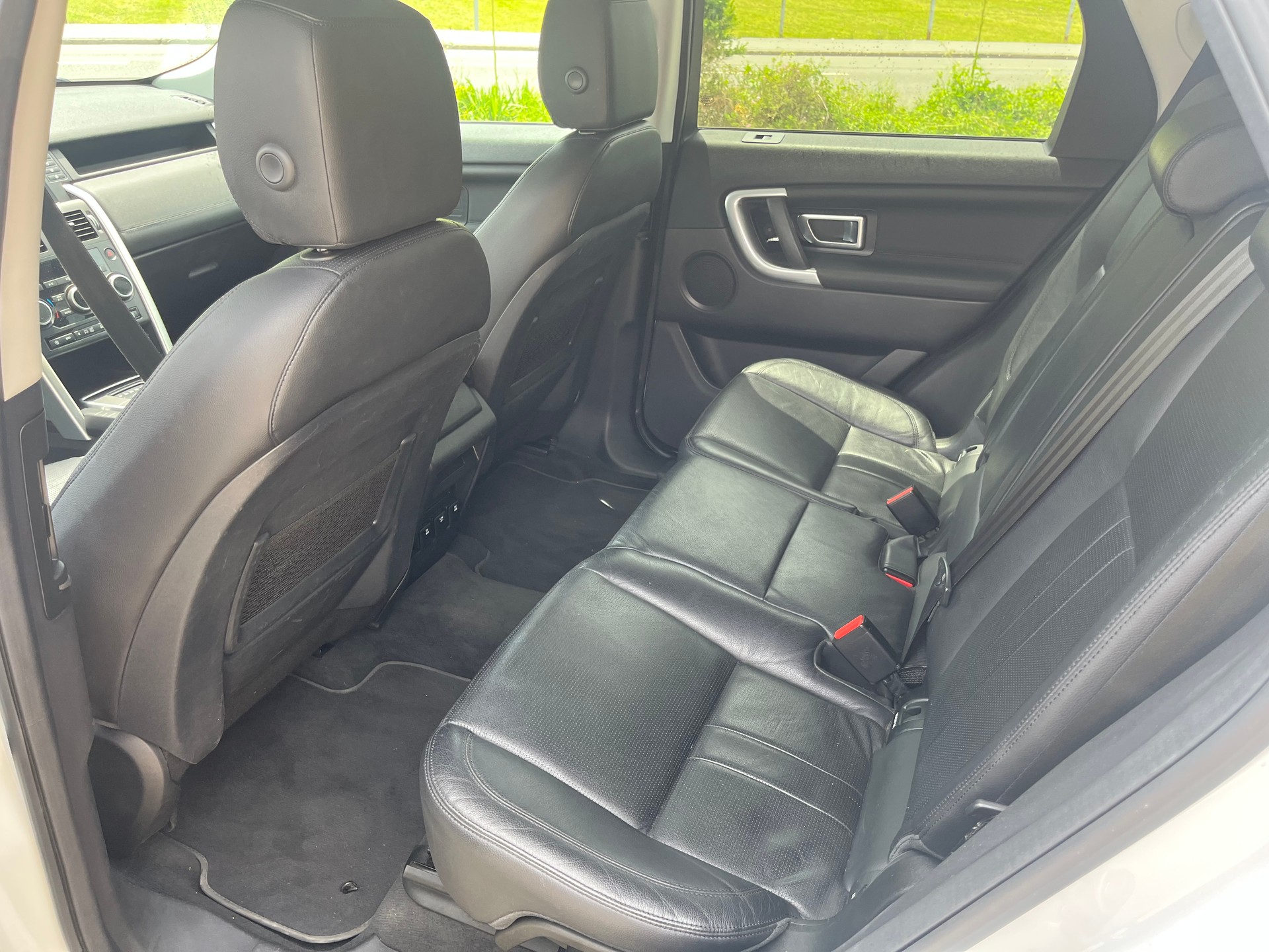LAND ROVER Discovery Sport 2.0 TD4 Advantage AT9-image-13