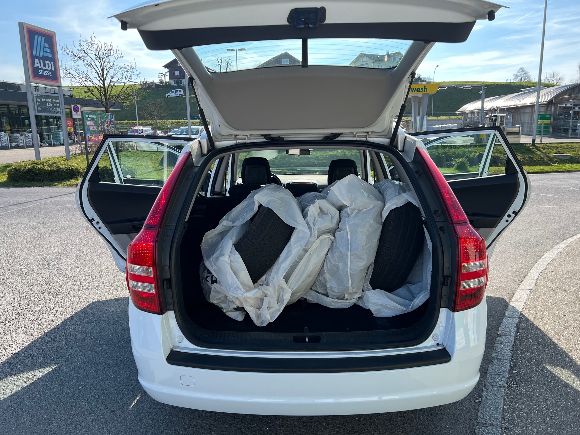 KIA Cee'd Sporty Wagon 1.4 16V Eco-image-11