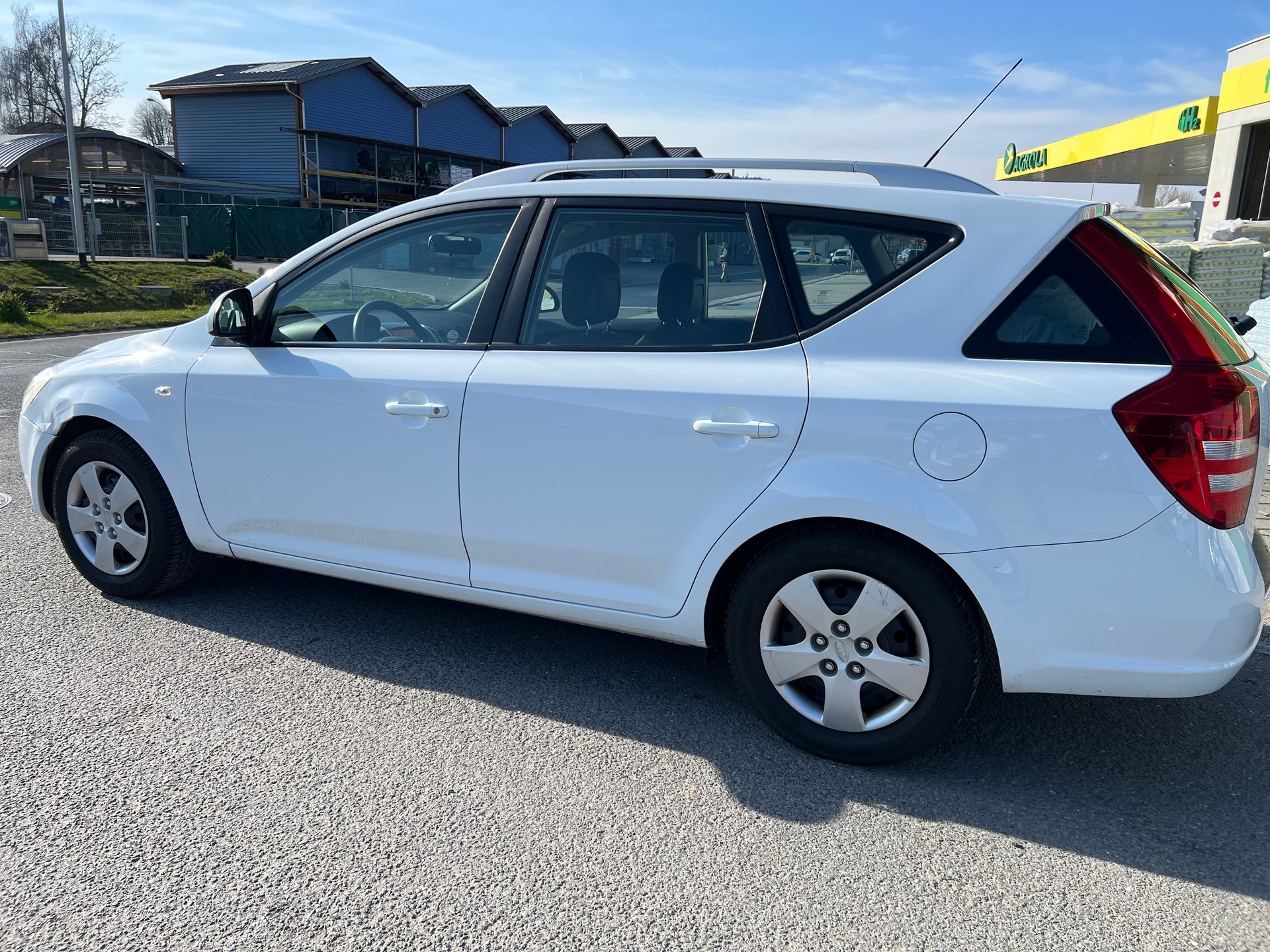 KIA Cee'd Sporty Wagon 1.4 16V Eco-image-3