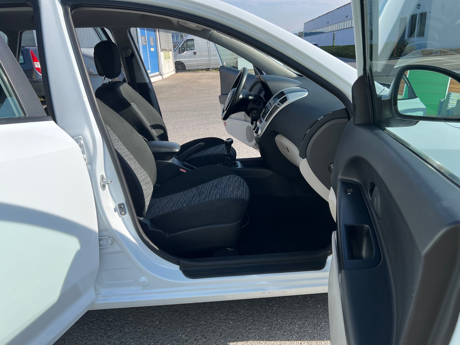 KIA Cee'd Sporty Wagon 1.4 16V Eco-image-8