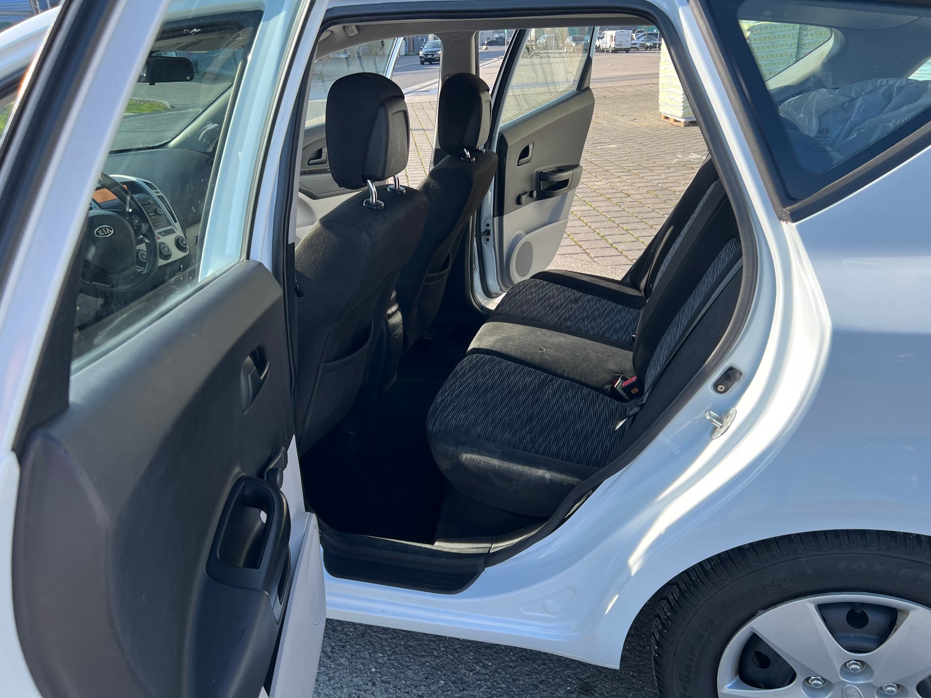 KIA Cee'd Sporty Wagon 1.4 16V Eco-image-9