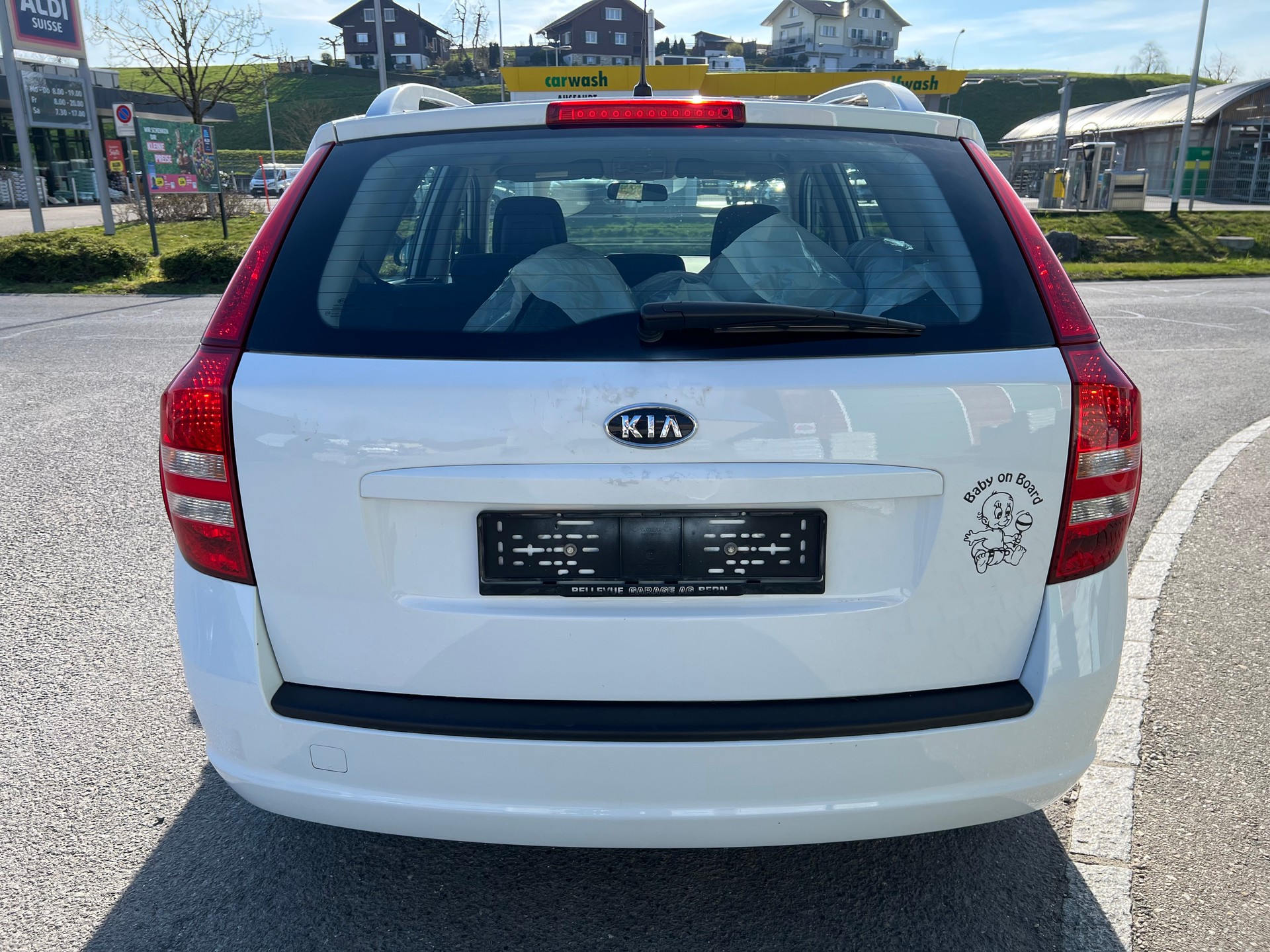 KIA Cee'd Sporty Wagon 1.4 16V Eco-image-5