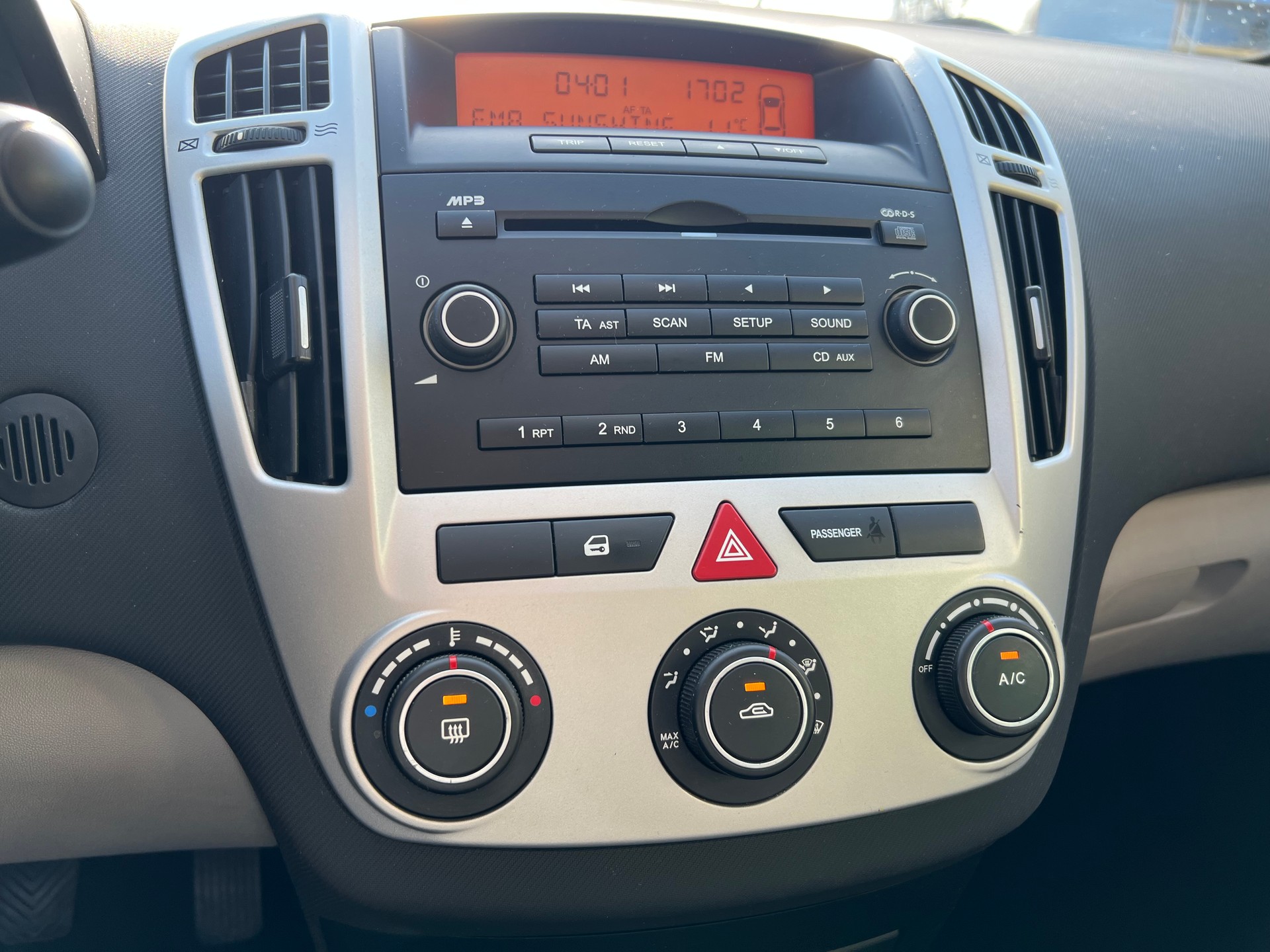 KIA Cee'd Sporty Wagon 1.4 16V Eco-image-13