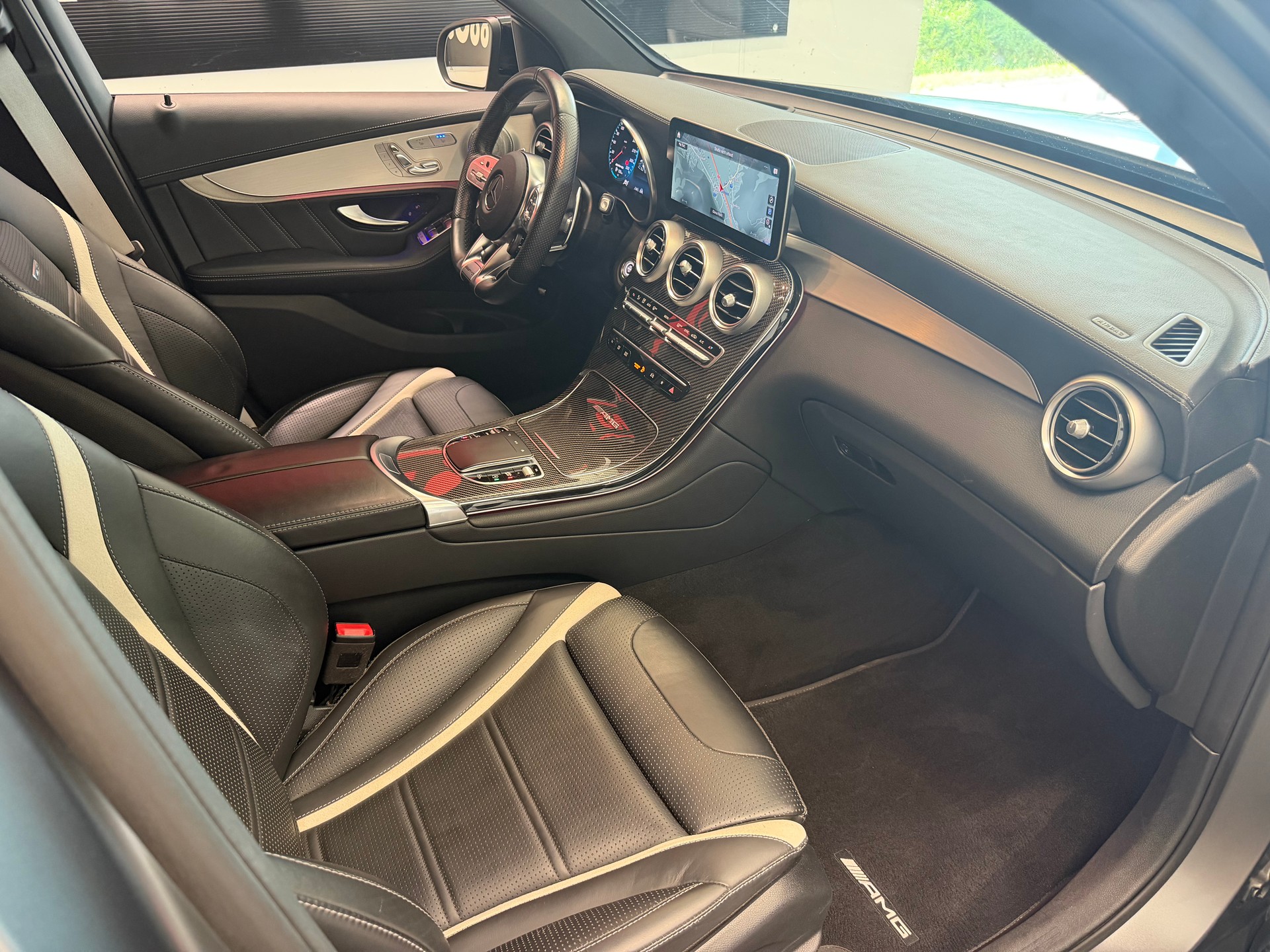 MERCEDES-BENZ GLC 63 S AMG 4Matic 9G-Tronic-image-25