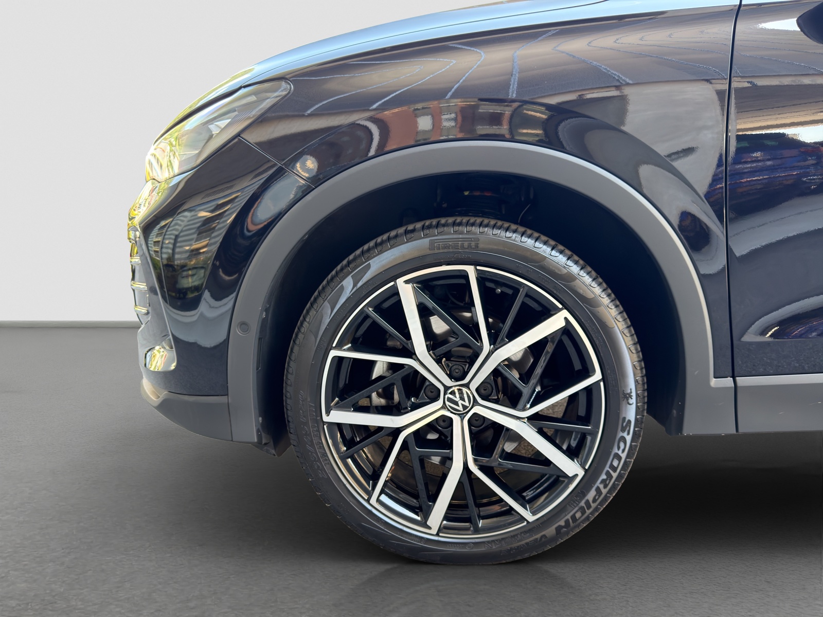 VW Tiguan 2.0 TDI SCR Elegance 4Motion DSG-image-4