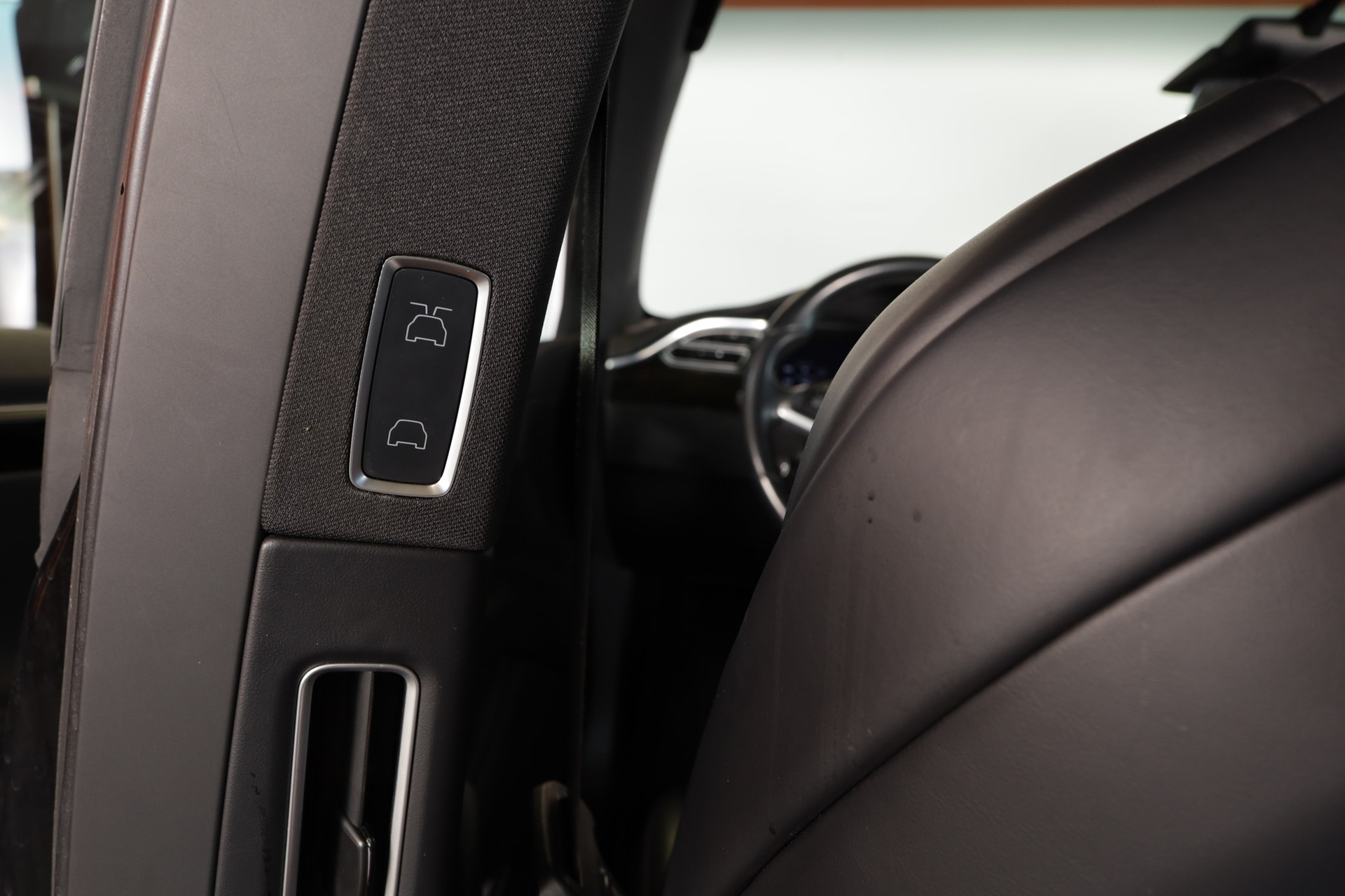 TESLA Model X 100 D-image-12