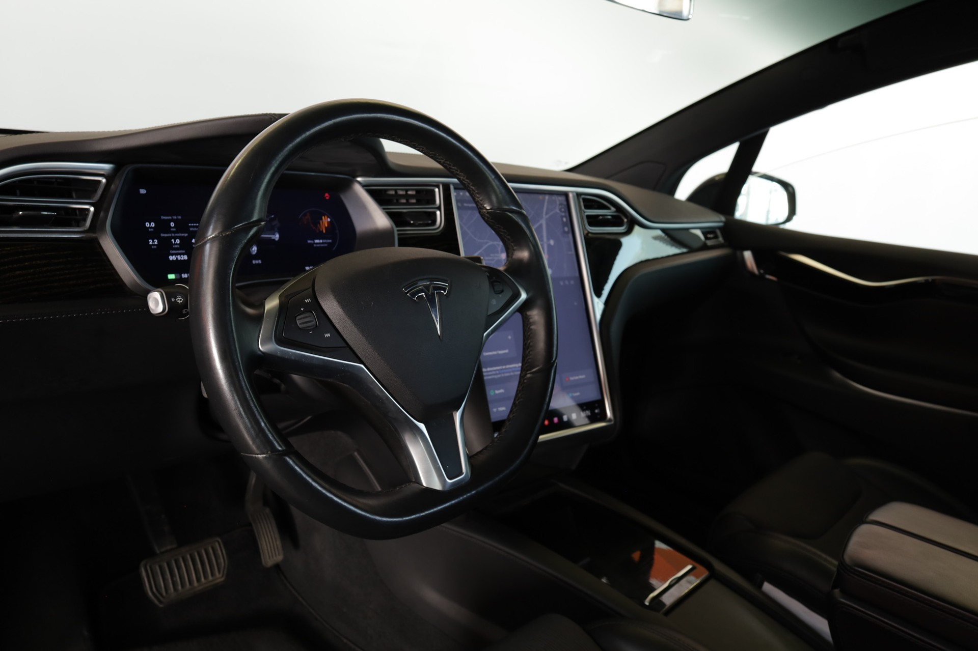 TESLA Model X 100 D-image-9
