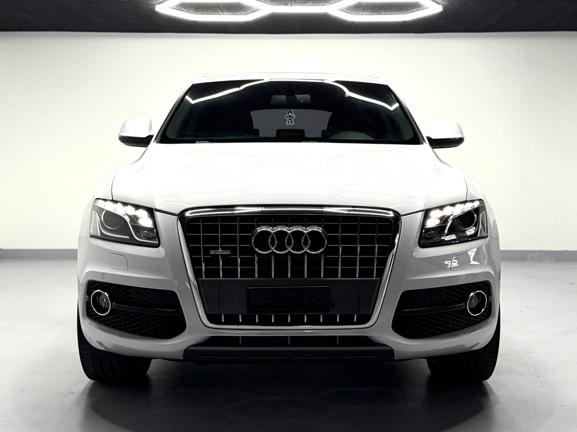 AUDI Q5 2.0 TDI quattro S-tronic / S-Line-image-1