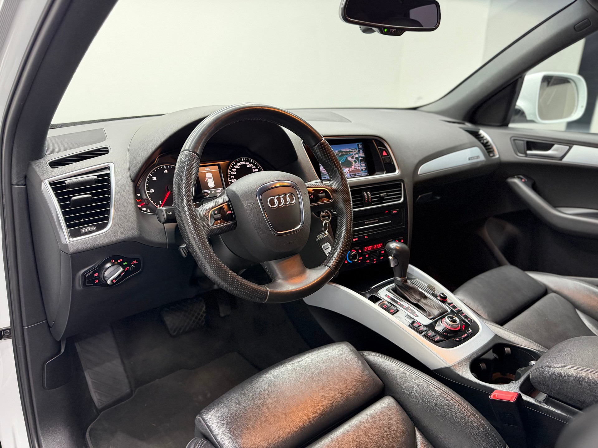 AUDI Q5 2.0 TDI quattro S-tronic / S-Line-image-9