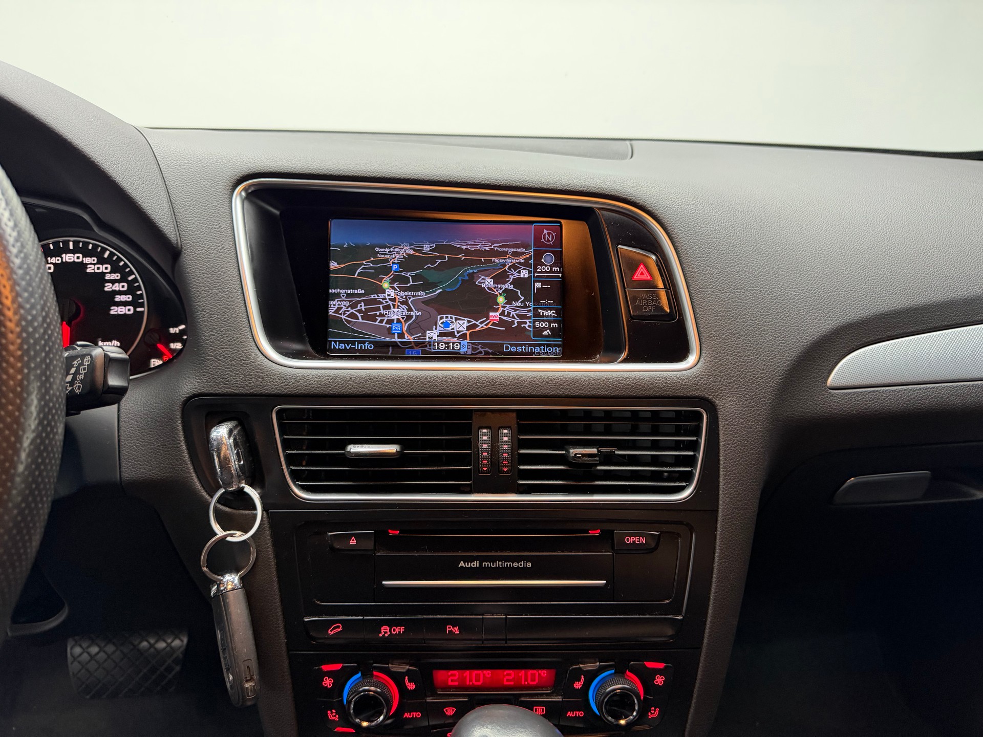 AUDI Q5 2.0 TDI quattro S-tronic / S-Line-image-16