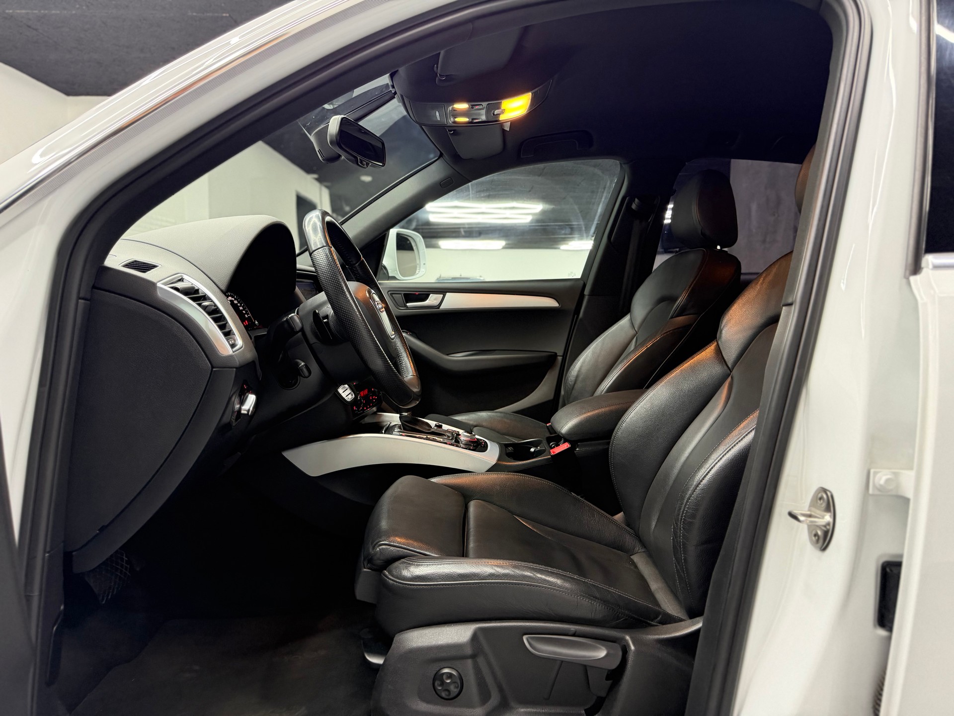 AUDI Q5 2.0 TDI quattro S-tronic / S-Line-image-8