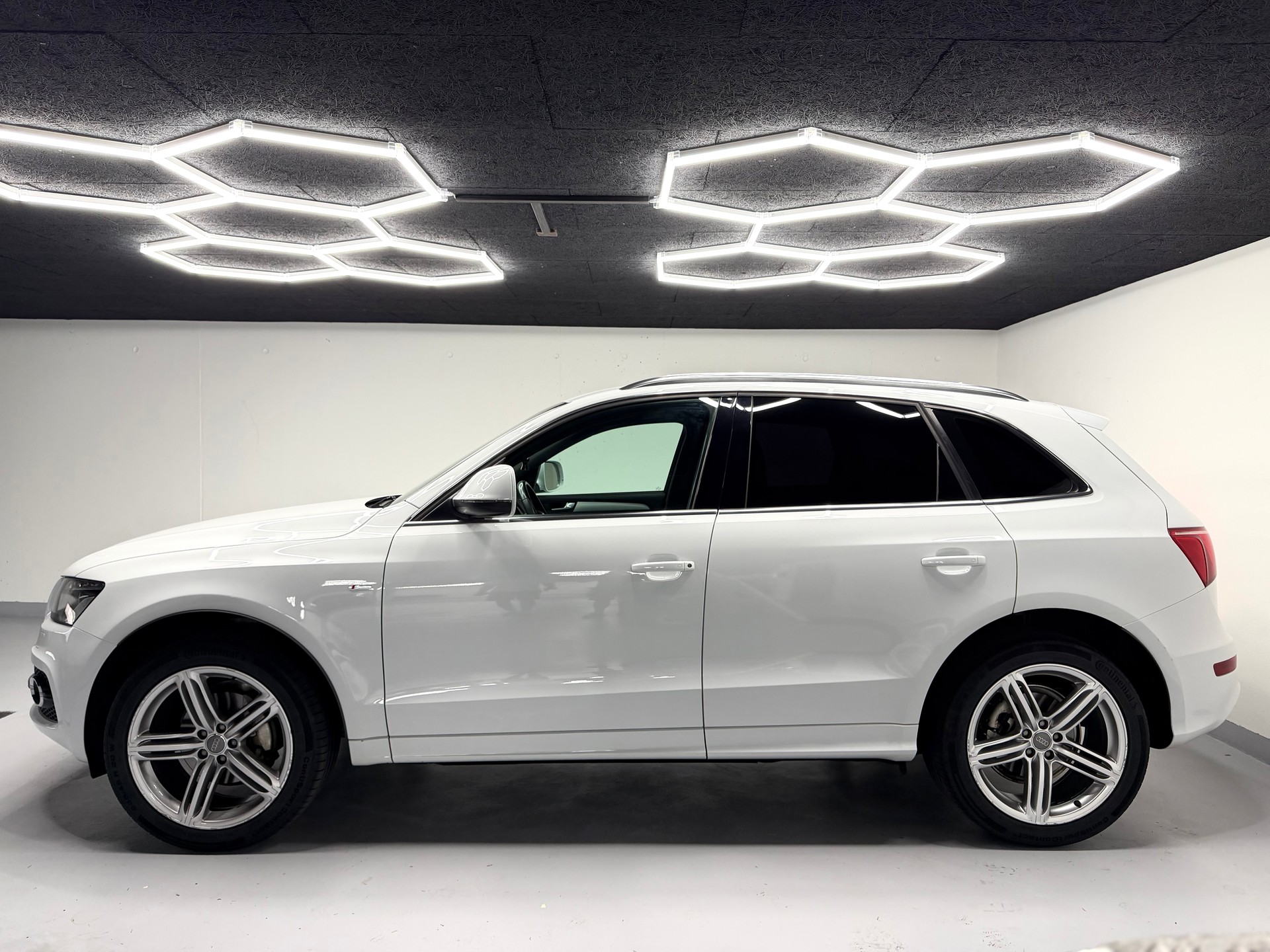 AUDI Q5 2.0 TDI quattro S-tronic / S-Line-image-6