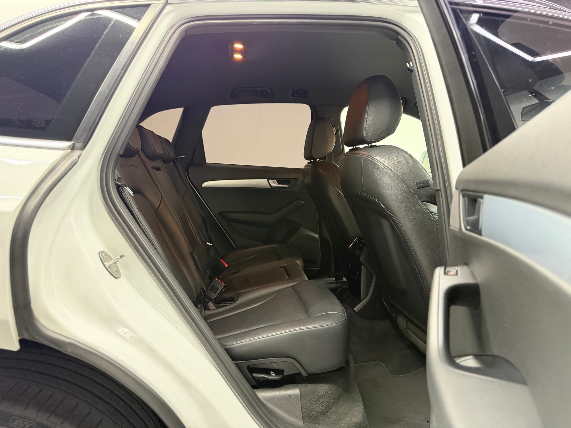 AUDI Q5 2.0 TDI quattro S-tronic / S-Line-image-14