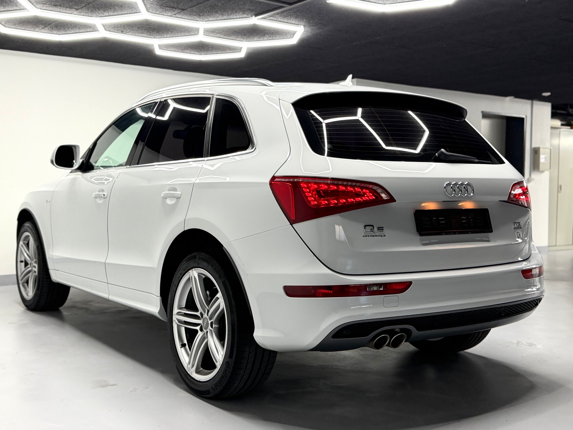 AUDI Q5 2.0 TDI quattro S-tronic / S-Line-image-5