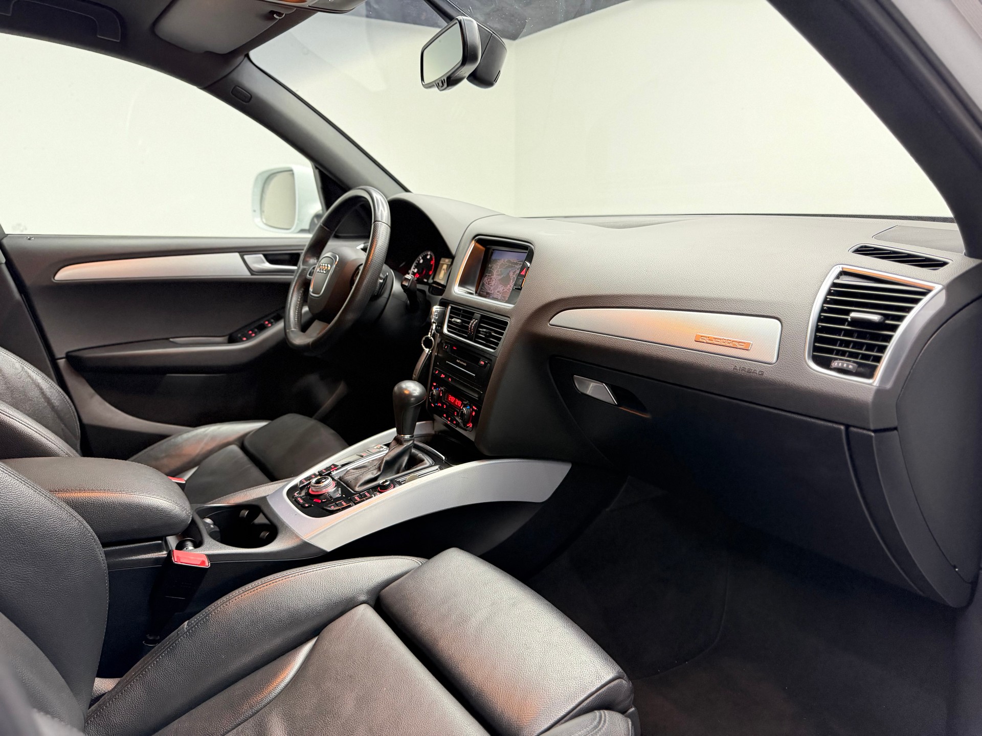 AUDI Q5 2.0 TDI quattro S-tronic / S-Line-image-11