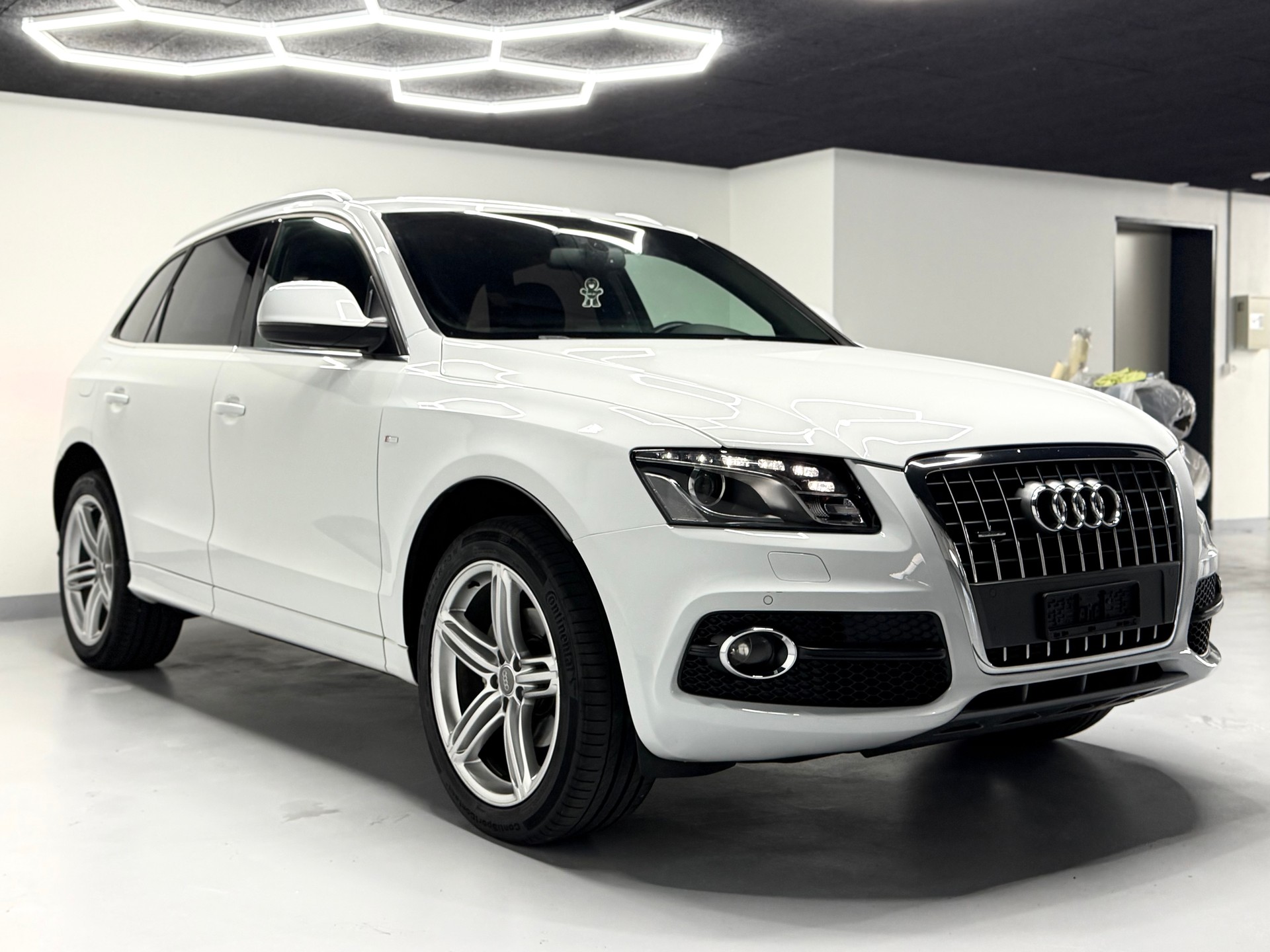 AUDI Q5 2.0 TDI quattro S-tronic / S-Line-image-2
