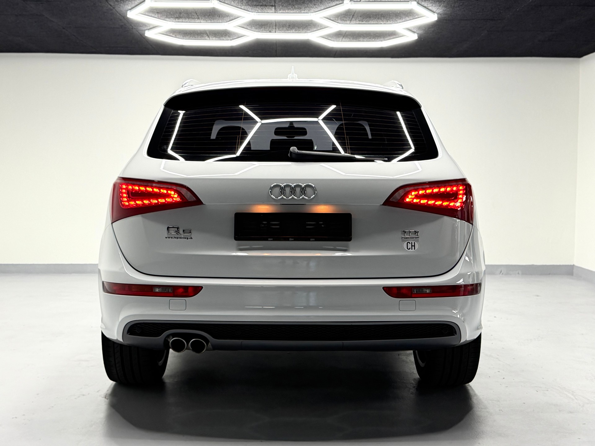 AUDI Q5 2.0 TDI quattro S-tronic / S-Line-image-4