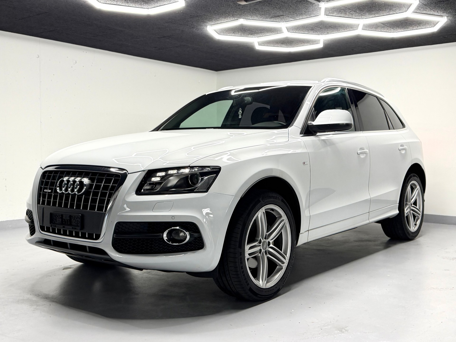 AUDI Q5 2.0 TDI quattro S-tronic / S-Line-image-0