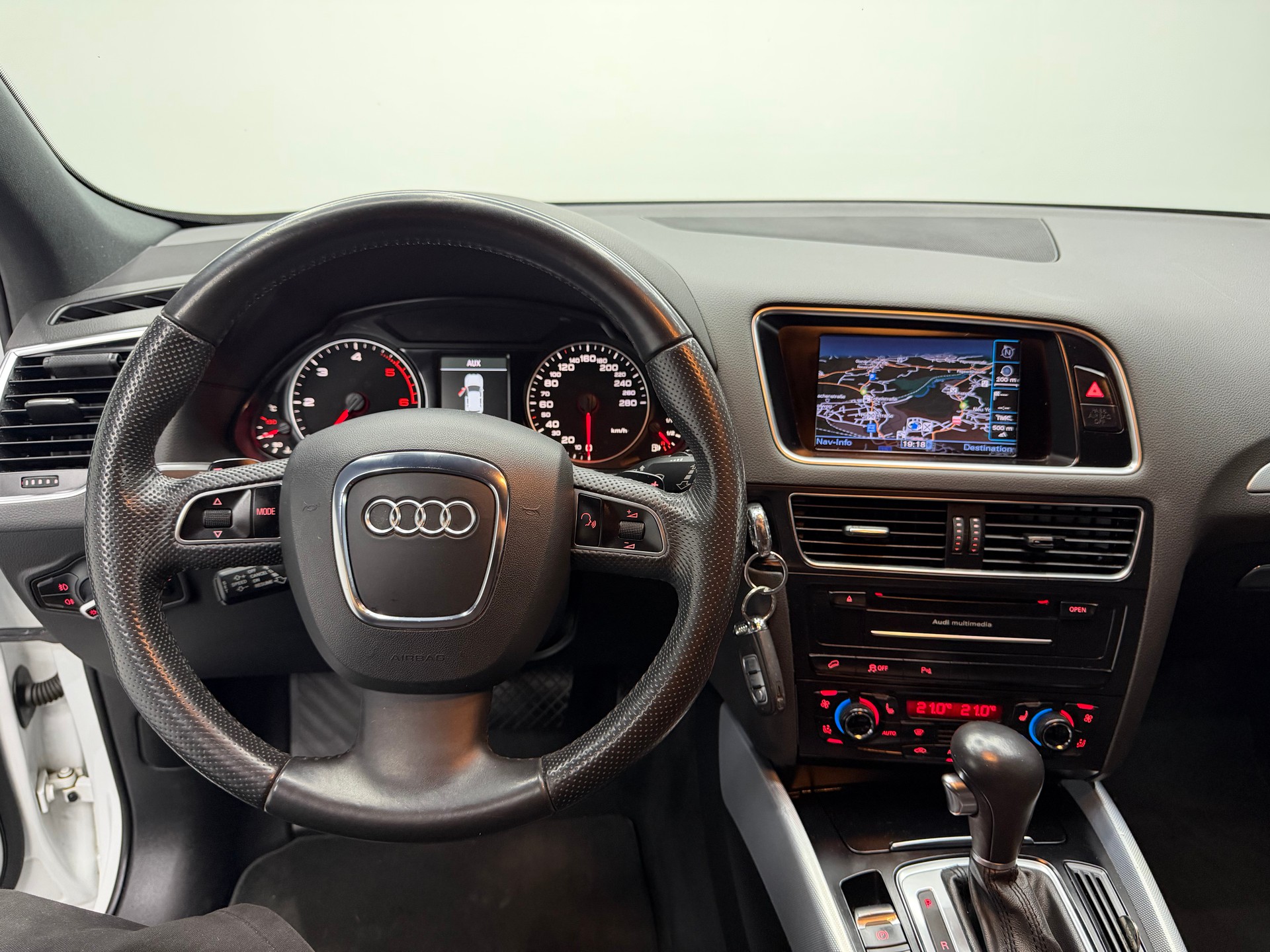 AUDI Q5 2.0 TDI quattro S-tronic / S-Line-image-15