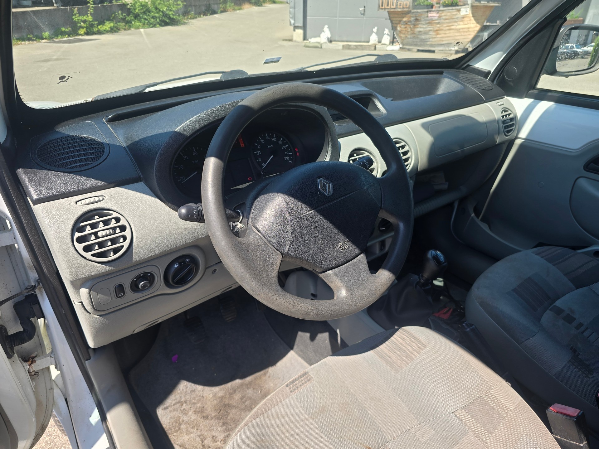 RENAULT Kangoo 1.6 16V 4x4 Business-image-9