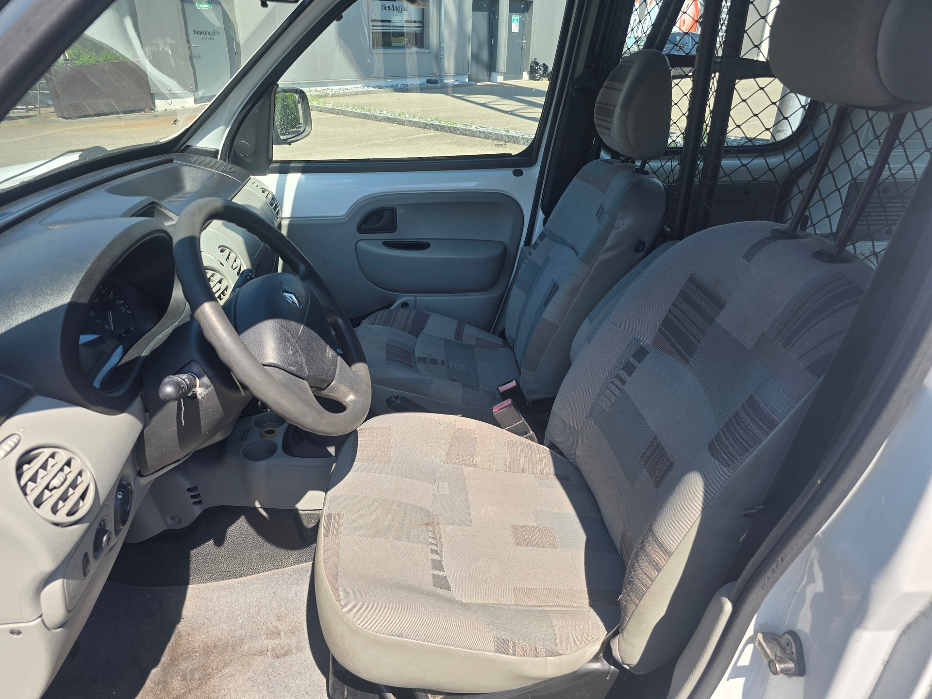 RENAULT Kangoo 1.6 16V 4x4 Business-image-8
