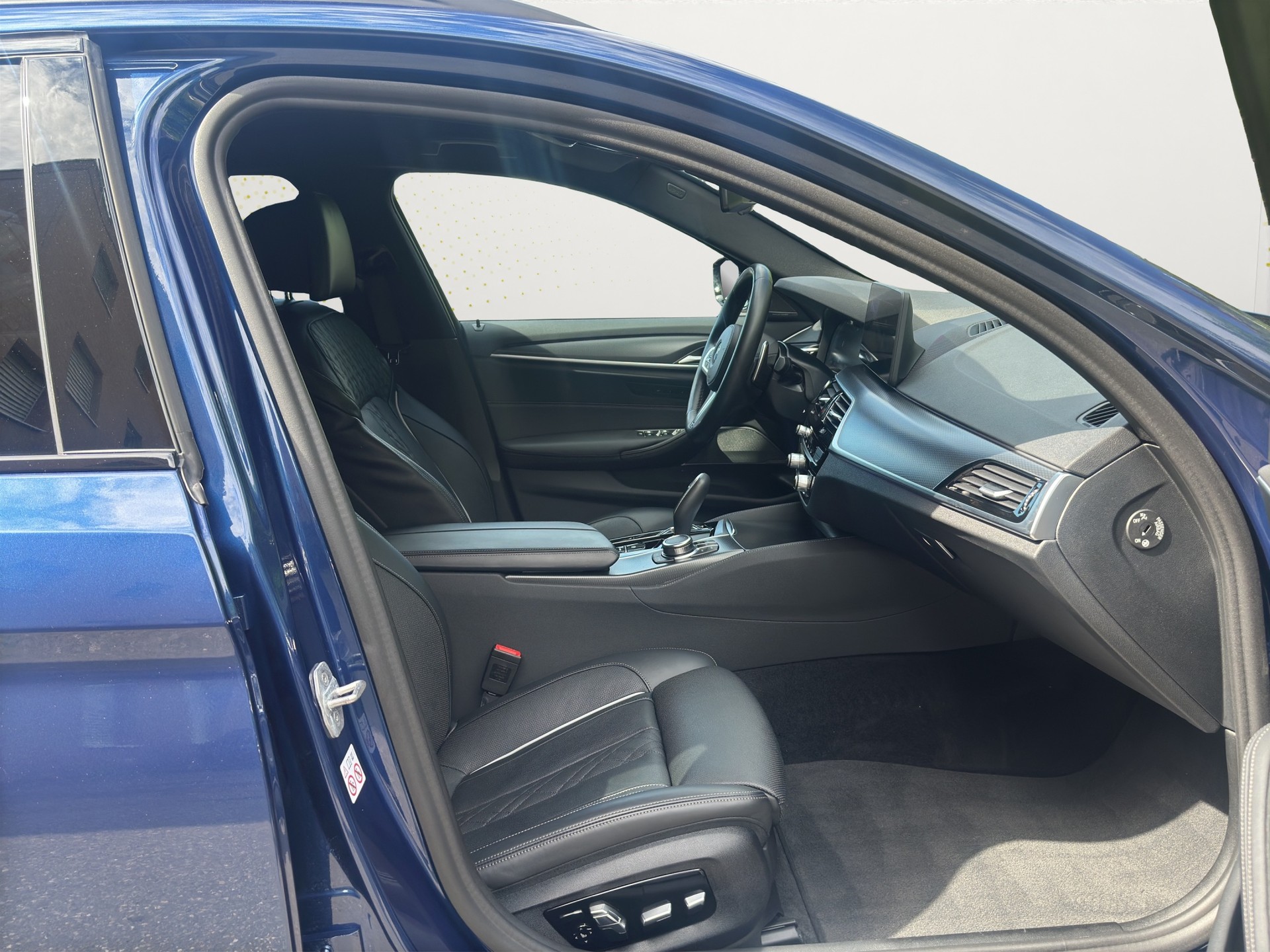 BMW 530d xDrive 48V Touring M Sport (CH) Exklusiv-image-12