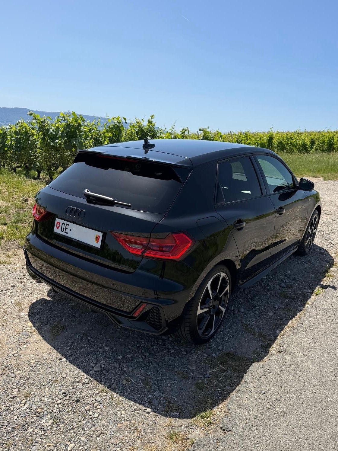 AUDI 1.0 30 TFSI S Line Attraction S-Tronic-image-1