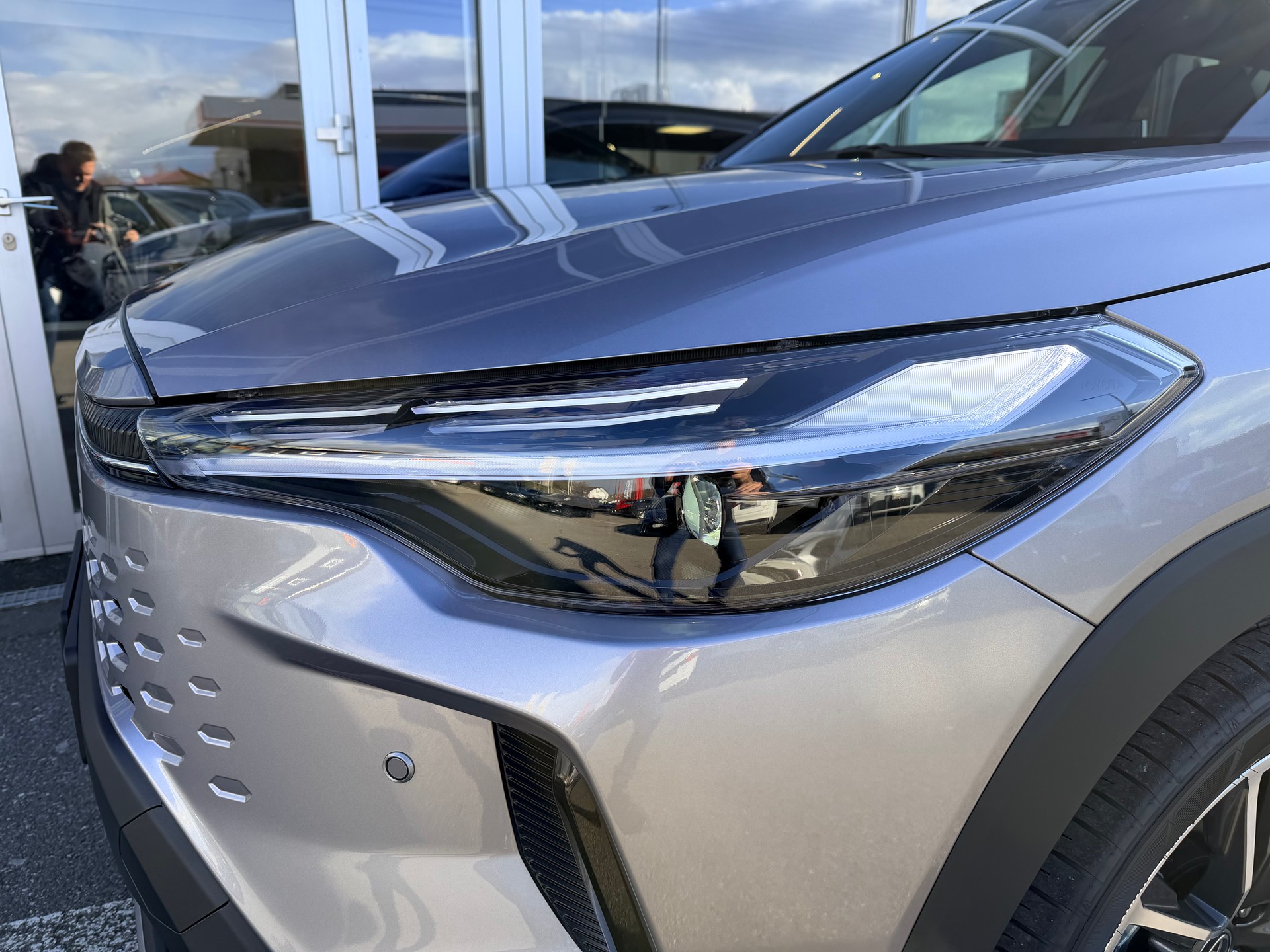 TOYOTA Corolla Cross 1.8 Trend e-CVT-image-2