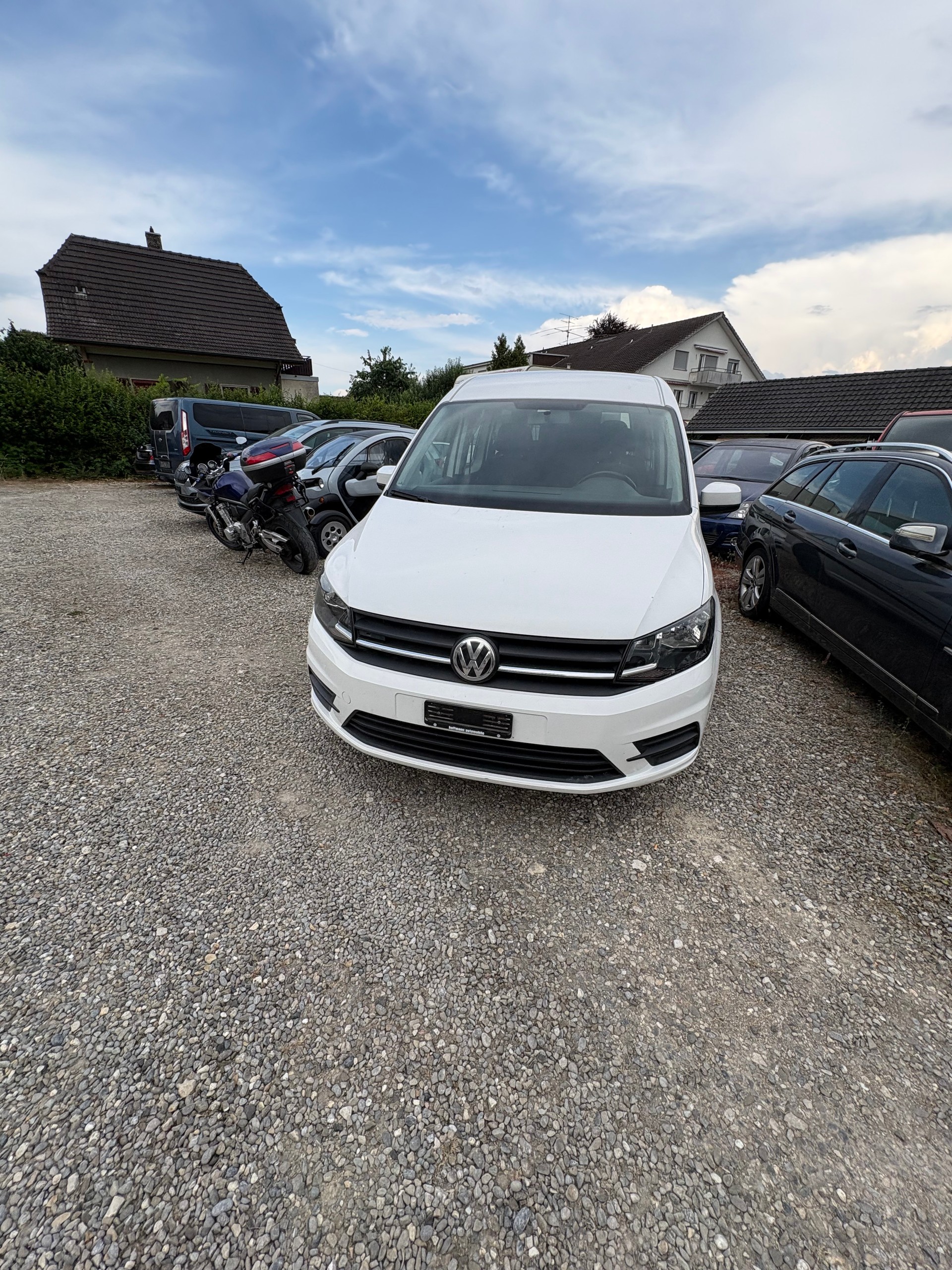 VW Caddy Maxi 2.0 TDI Beach 4Motion-image-5