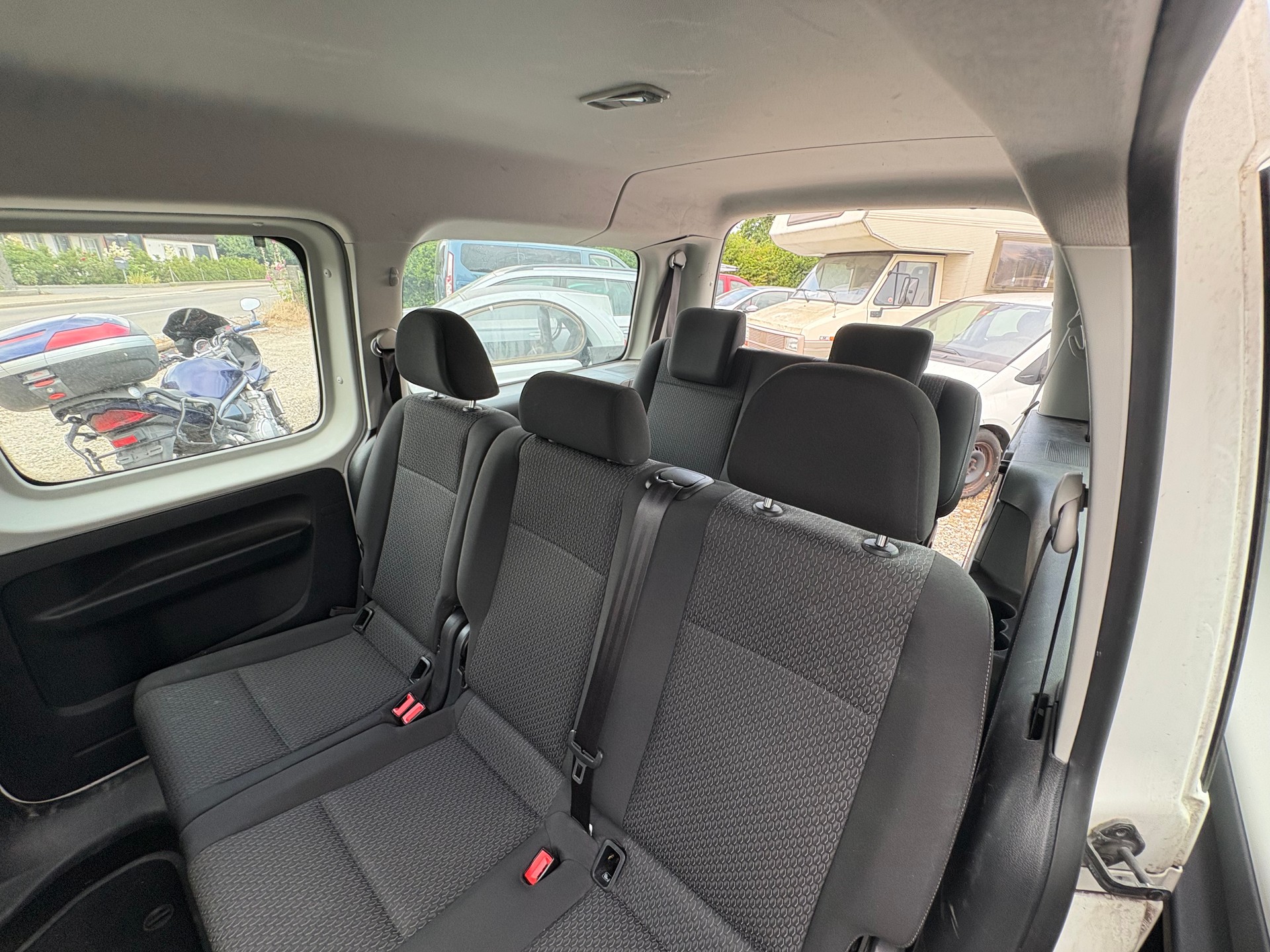 VW Caddy Maxi 2.0 TDI Beach 4Motion-image-3