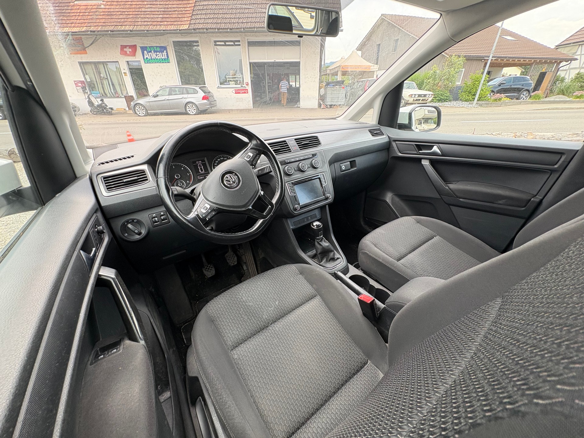 VW Caddy Maxi 2.0 TDI Beach 4Motion-image-2
