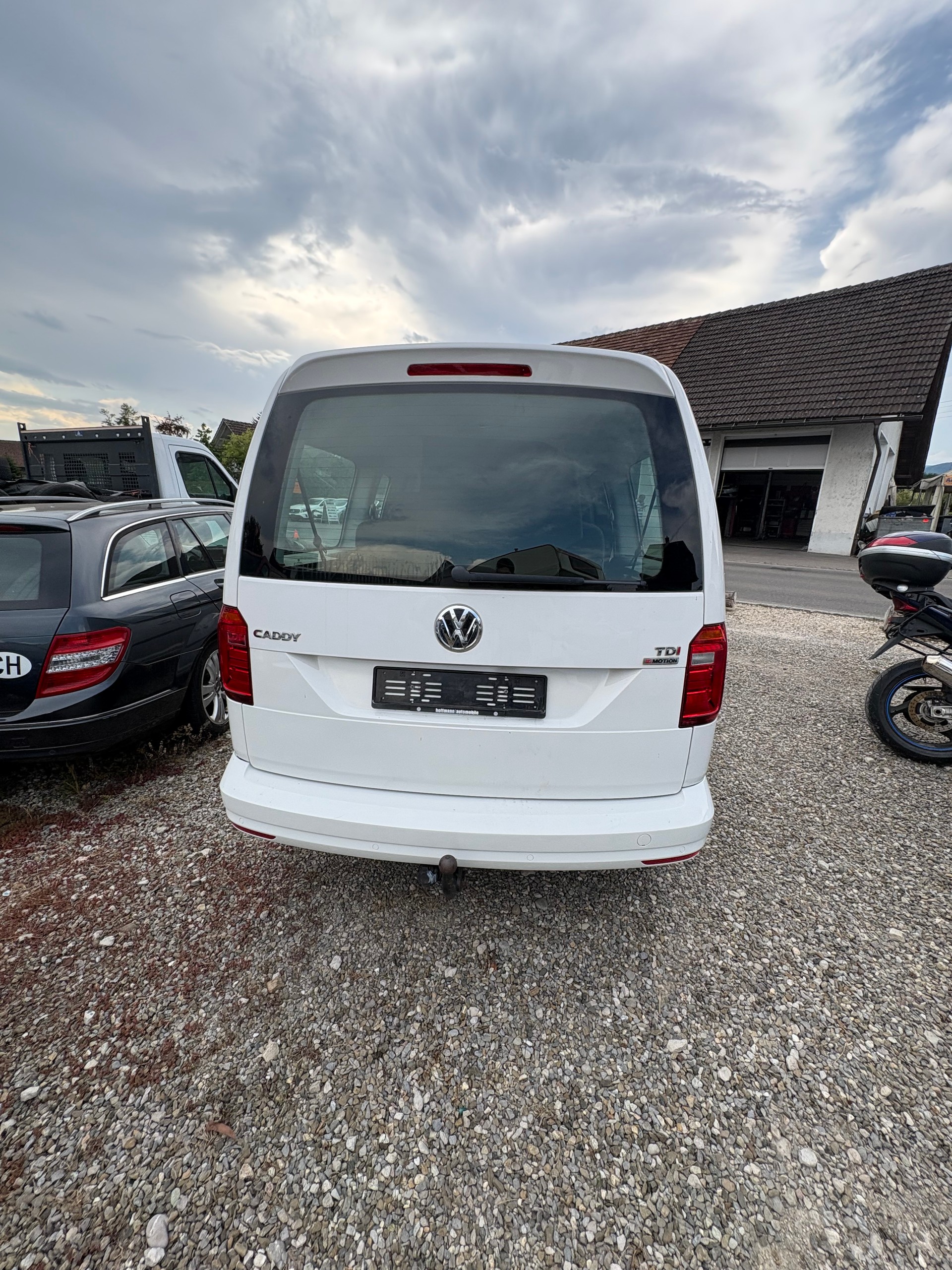 VW Caddy Maxi 2.0 TDI Beach 4Motion-image-7