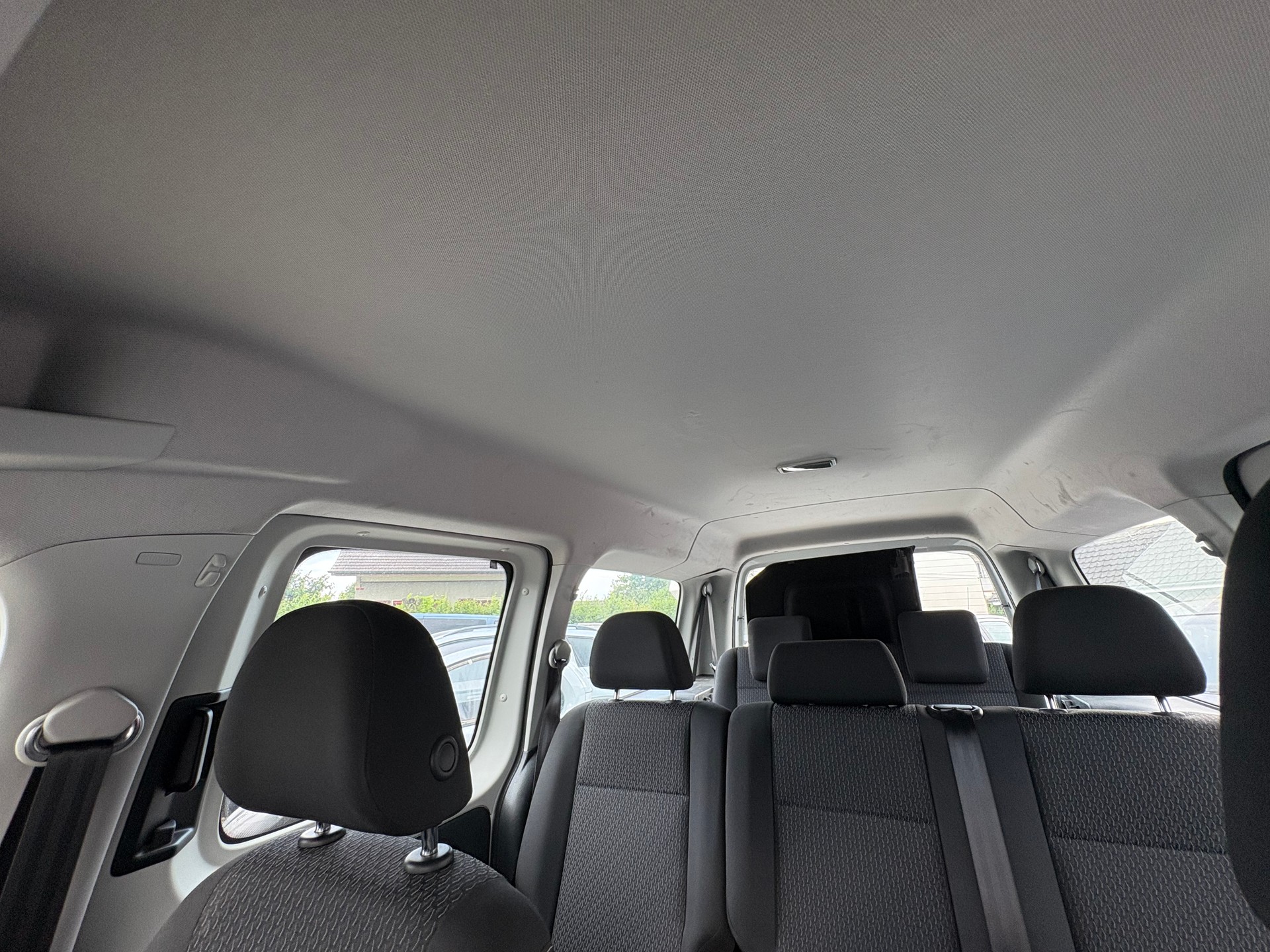 VW Caddy Maxi 2.0 TDI Beach 4Motion-image-11