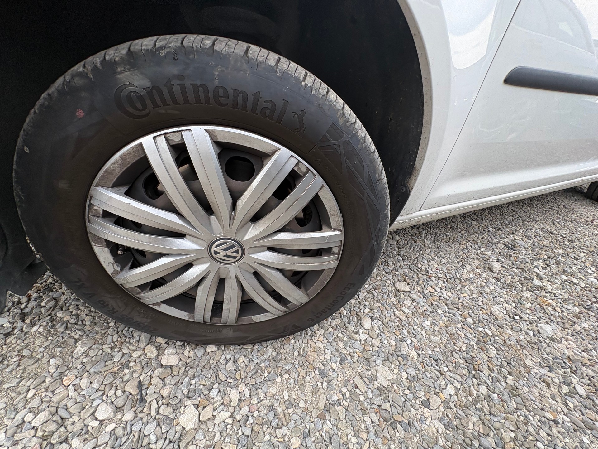 VW Caddy Maxi 2.0 TDI Beach 4Motion-image-13