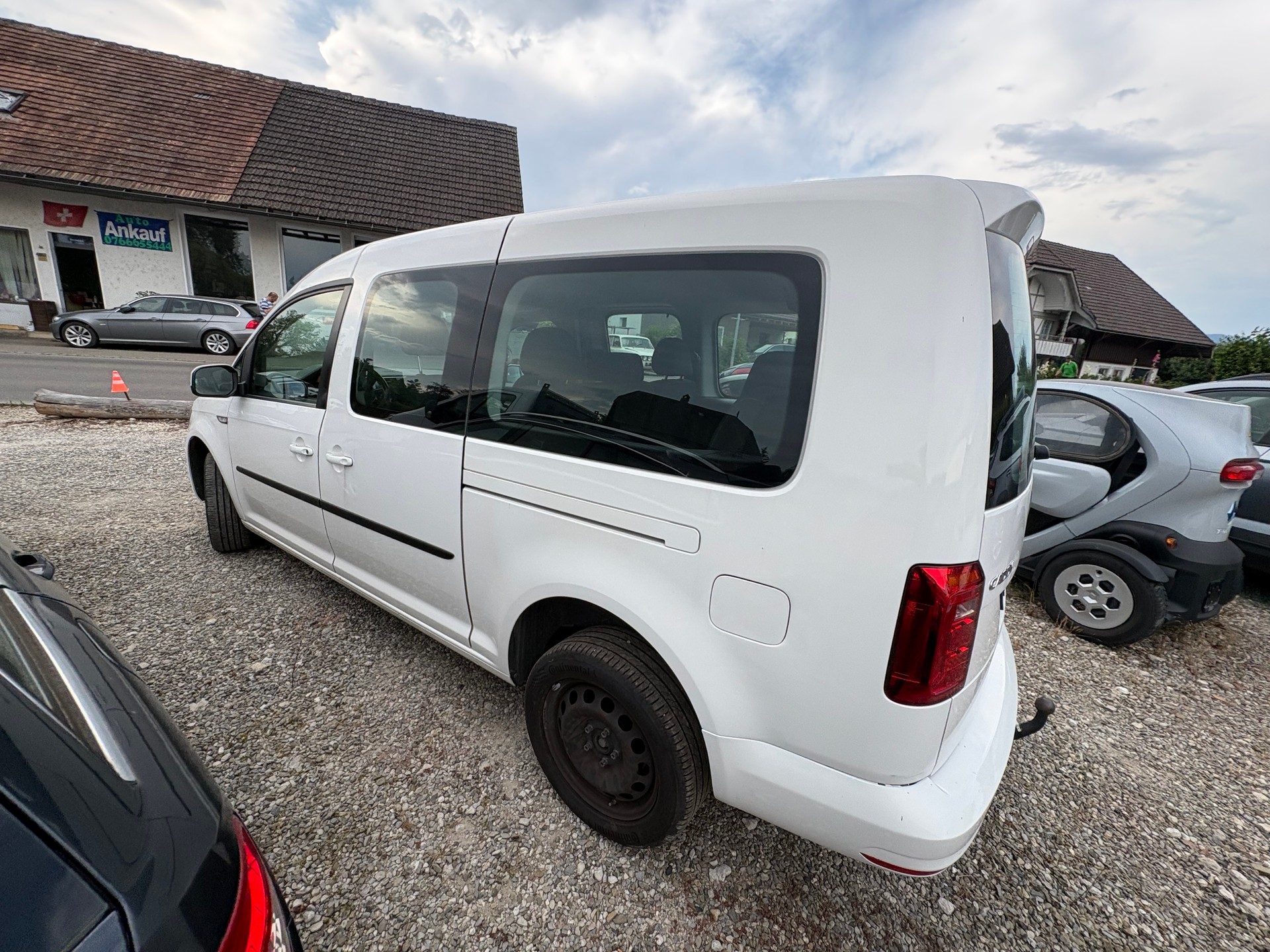 VW Caddy Maxi 2.0 TDI Beach 4Motion-image-8